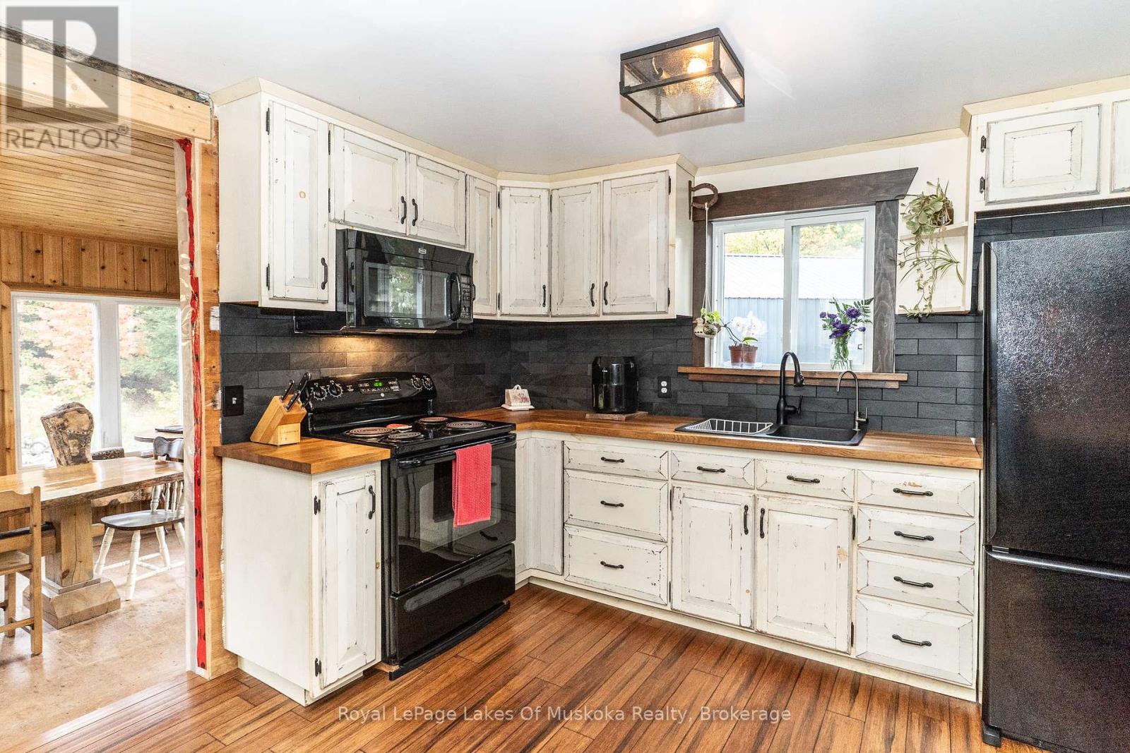 1741 Doe Lake Road, Gravenhurst, Ontario  P1P 1R3 - Photo 11 - X12436208