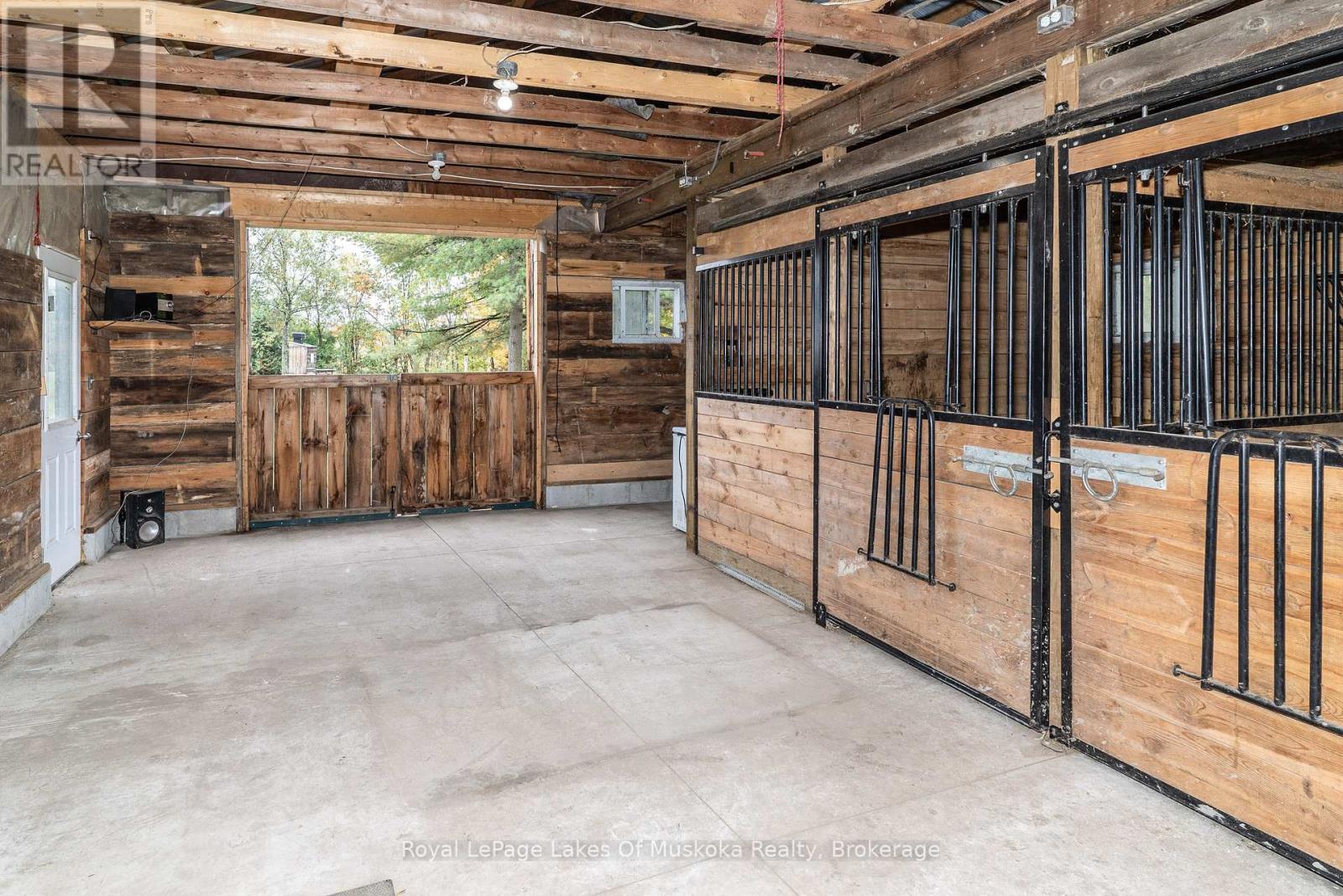 1741 Doe Lake Road, Gravenhurst, Ontario  P1P 1R3 - Photo 34 - X12436208