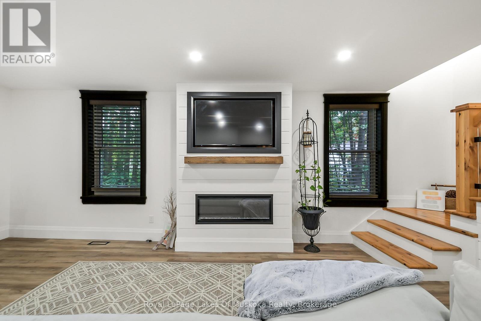 190 Maple Street, Bracebridge, Ontario  P1L 1K4 - Photo 10 - X12436821