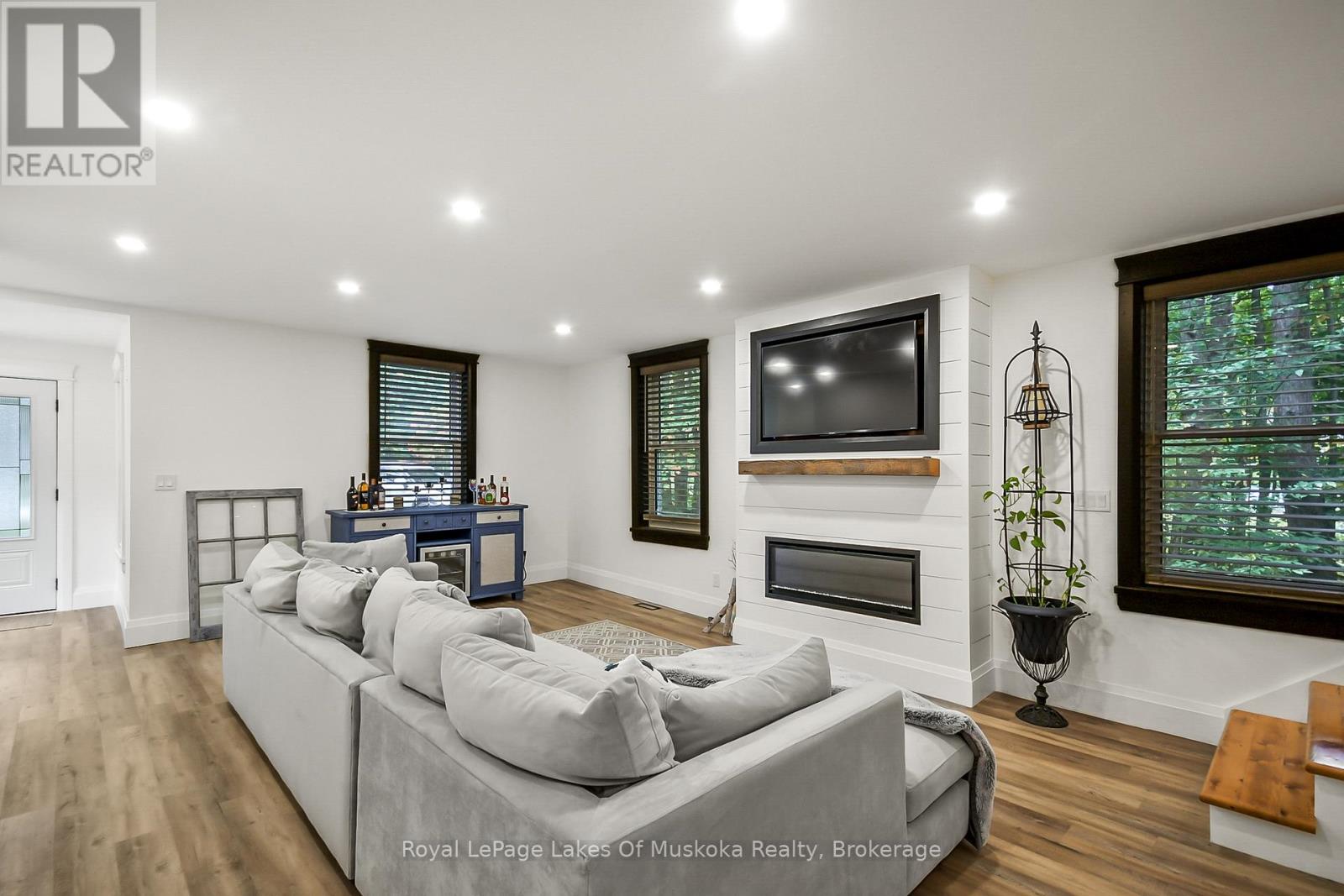 190 Maple Street, Bracebridge, Ontario  P1L 1K4 - Photo 11 - X12436821