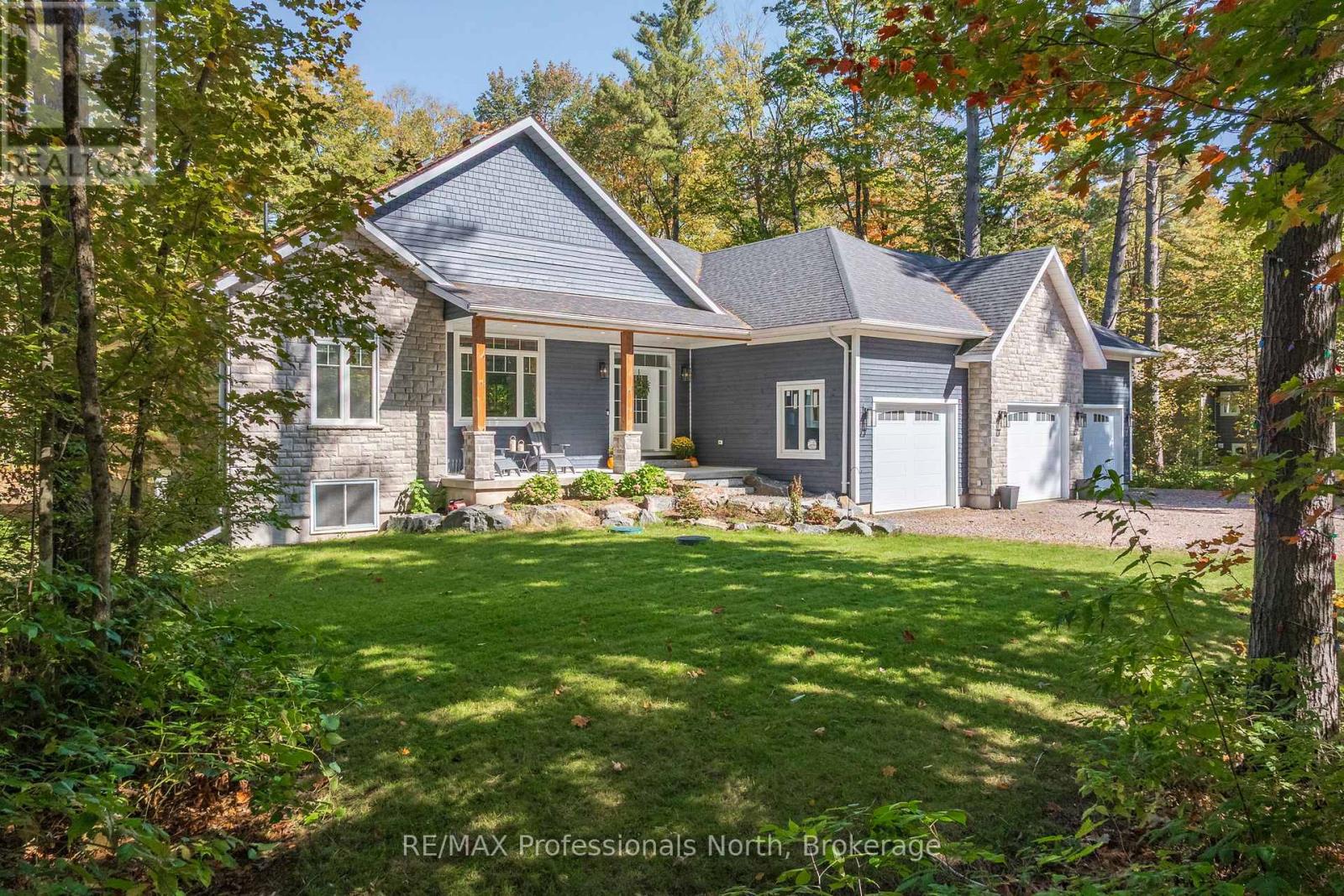 1034 Xavier Street, Gravenhurst, Ontario  P0E 1G0 - Photo 1 - X12437694