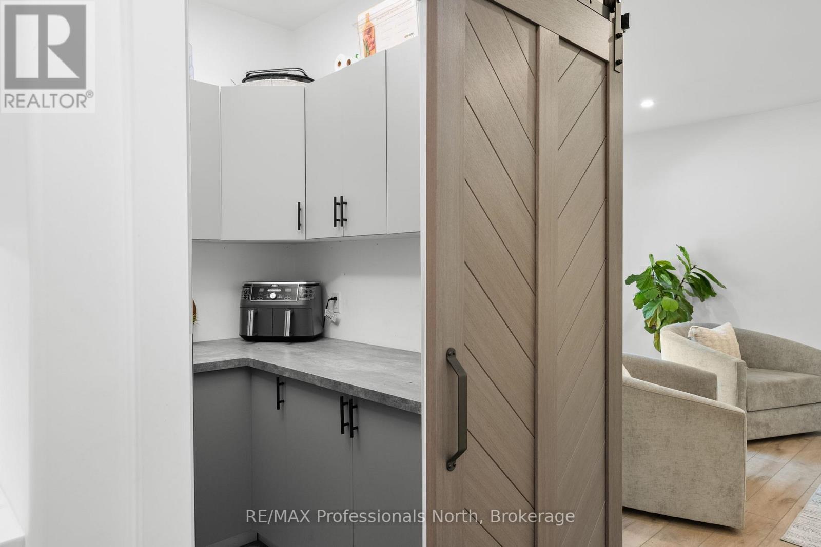 1034 Xavier Street, Gravenhurst, Ontario  P0E 1G0 - Photo 13 - X12437694