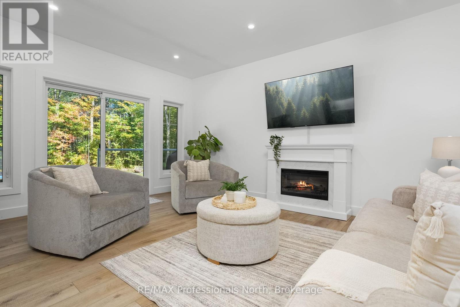 1034 Xavier Street, Gravenhurst, Ontario  P0E 1G0 - Photo 14 - X12437694