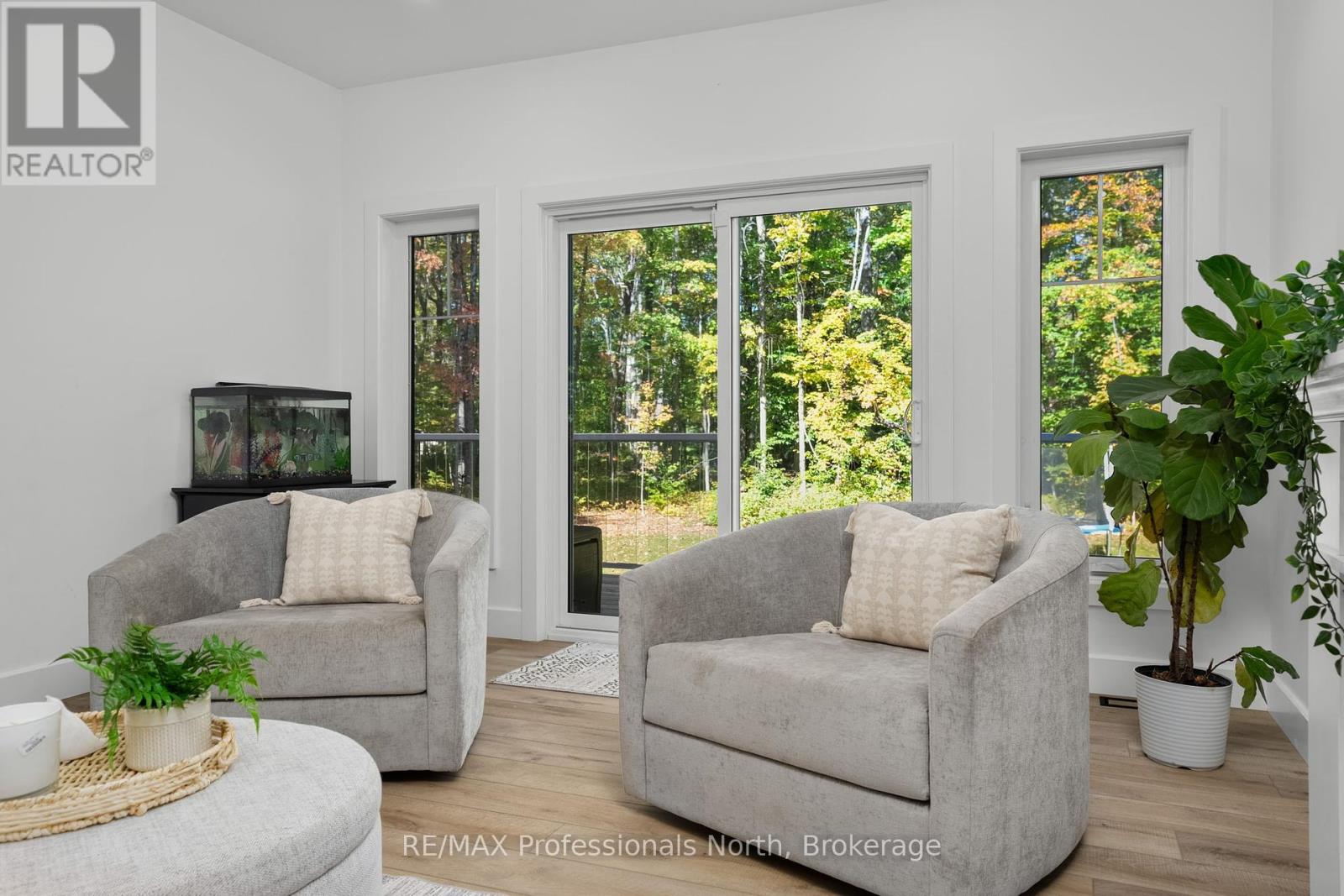 1034 Xavier Street, Gravenhurst, Ontario  P0E 1G0 - Photo 15 - X12437694