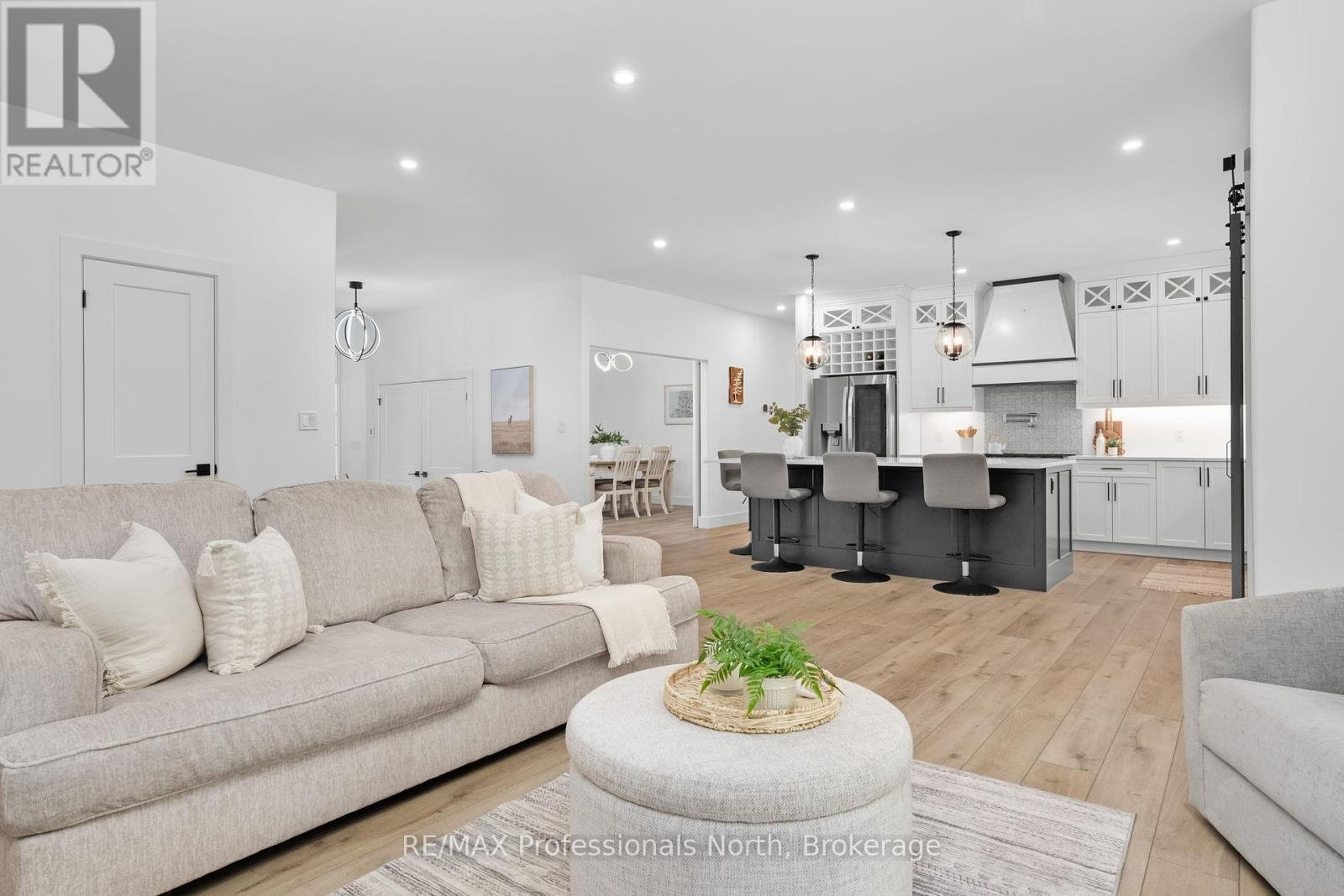 1034 Xavier Street, Gravenhurst, Ontario  P0E 1G0 - Photo 16 - X12437694