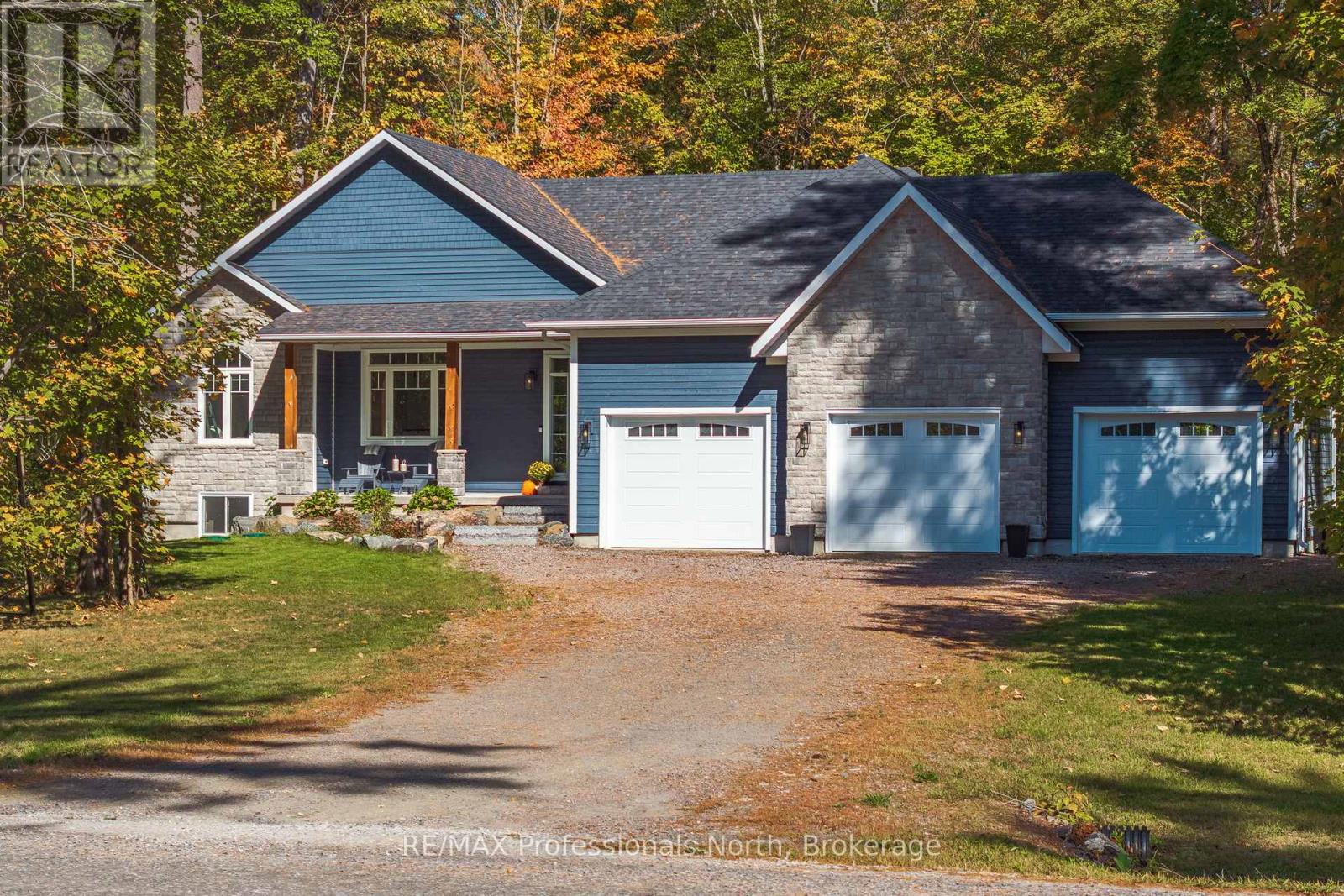 1034 Xavier Street, Gravenhurst, Ontario  P0E 1G0 - Photo 2 - X12437694