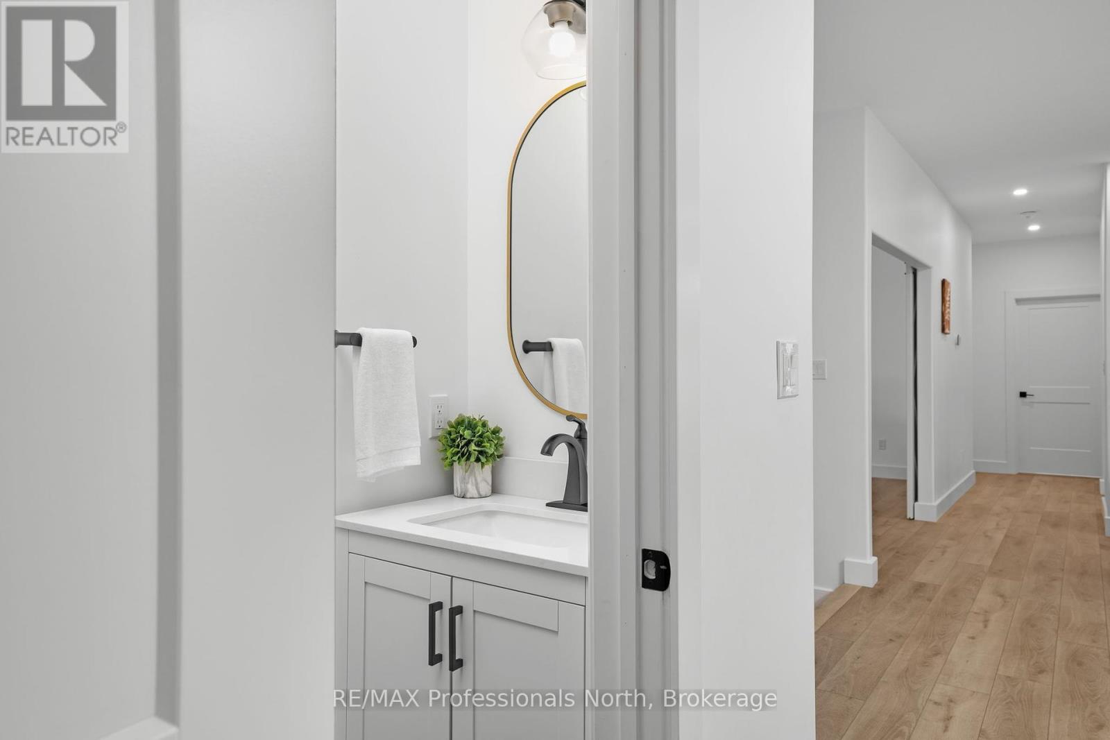 1034 Xavier Street, Gravenhurst, Ontario  P0E 1G0 - Photo 20 - X12437694