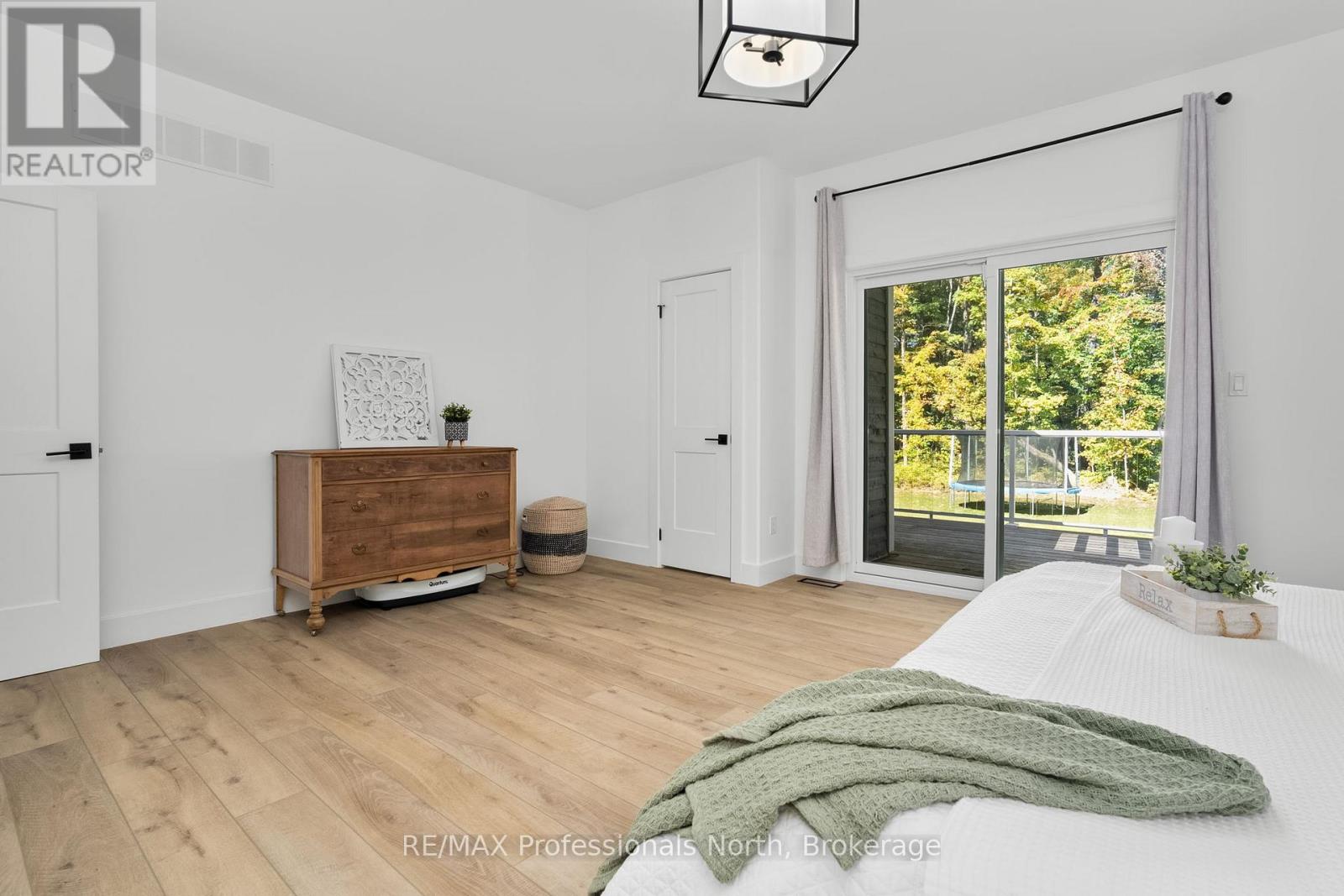 1034 Xavier Street, Gravenhurst, Ontario  P0E 1G0 - Photo 24 - X12437694