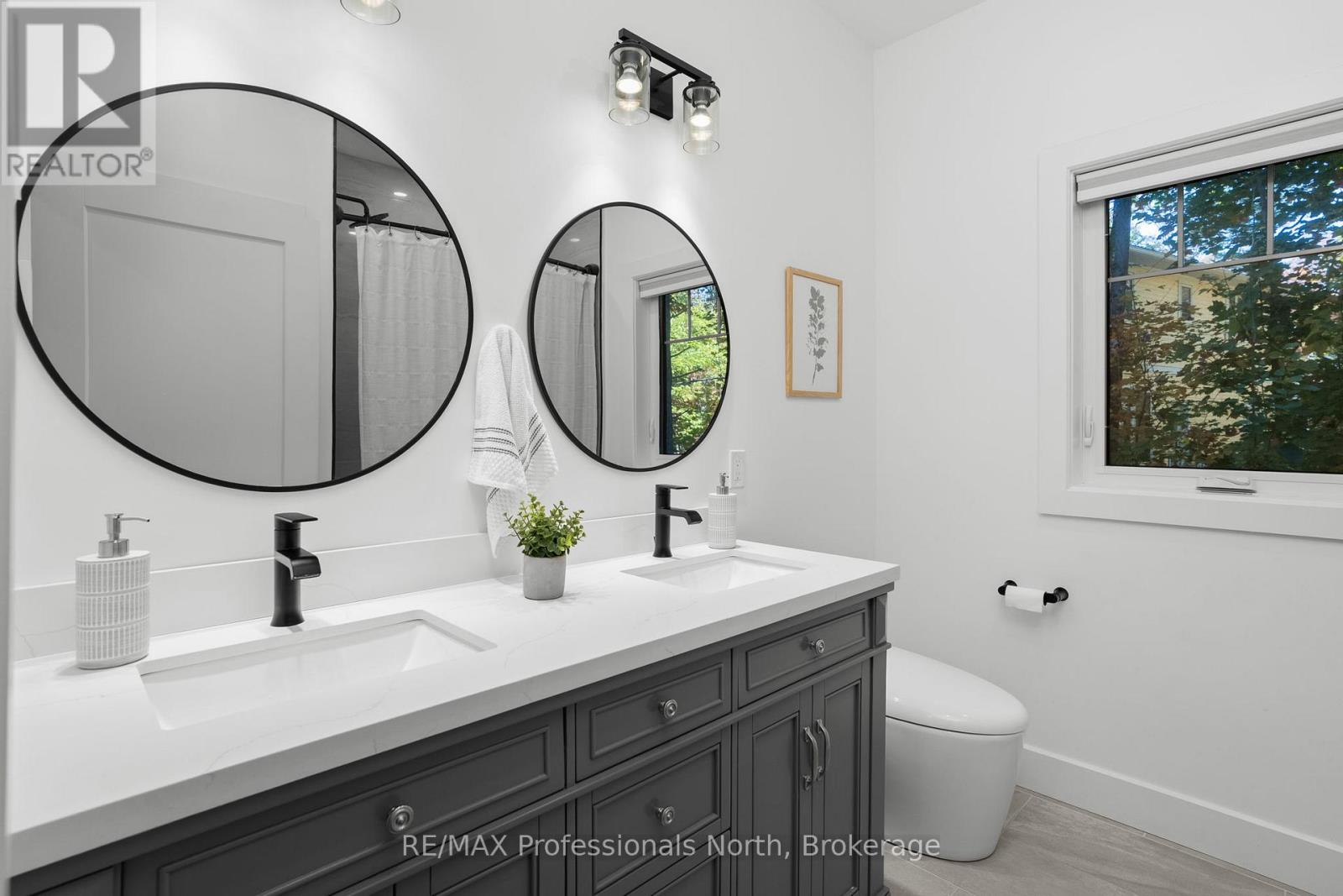 1034 Xavier Street, Gravenhurst, Ontario  P0E 1G0 - Photo 29 - X12437694