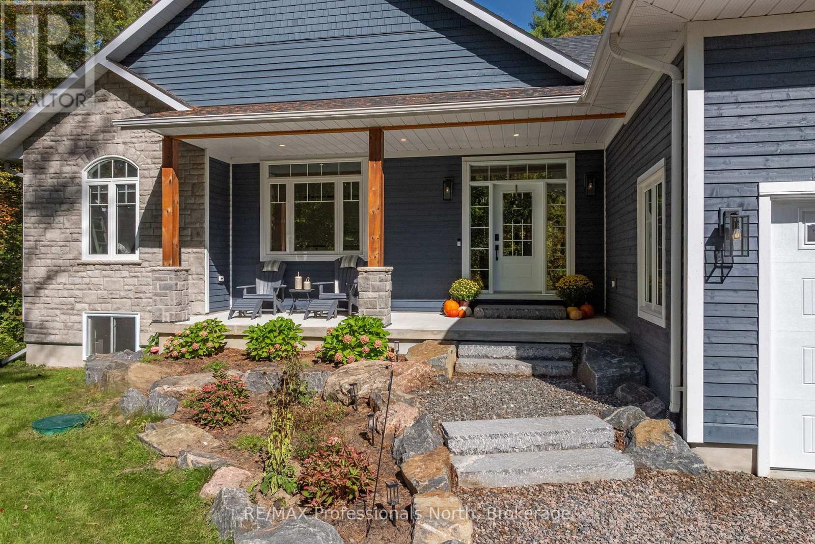 1034 Xavier Street, Gravenhurst, Ontario  P0E 1G0 - Photo 3 - X12437694