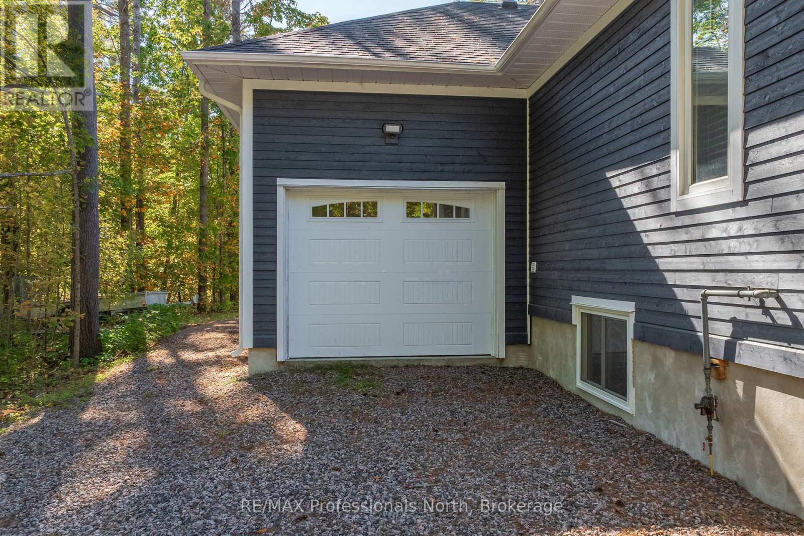 1034 Xavier Street, Gravenhurst, Ontario  P0E 1G0 - Photo 41 - X12437694
