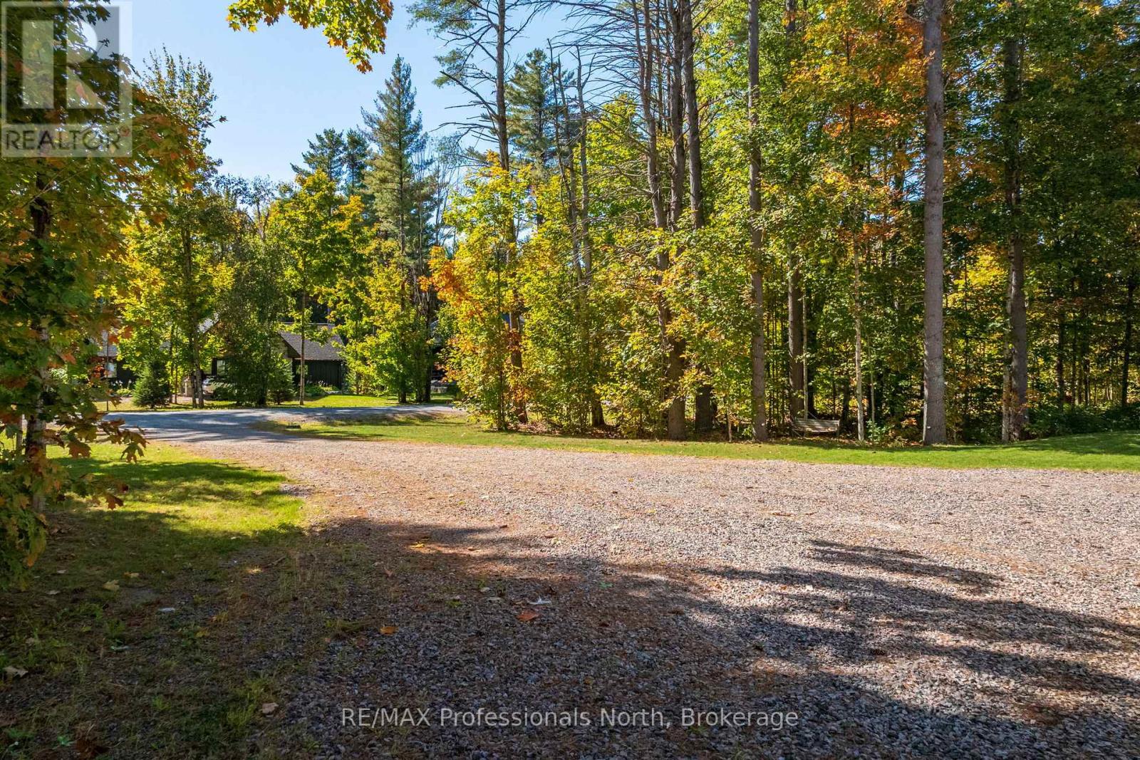 1034 Xavier Street, Gravenhurst, Ontario  P0E 1G0 - Photo 42 - X12437694