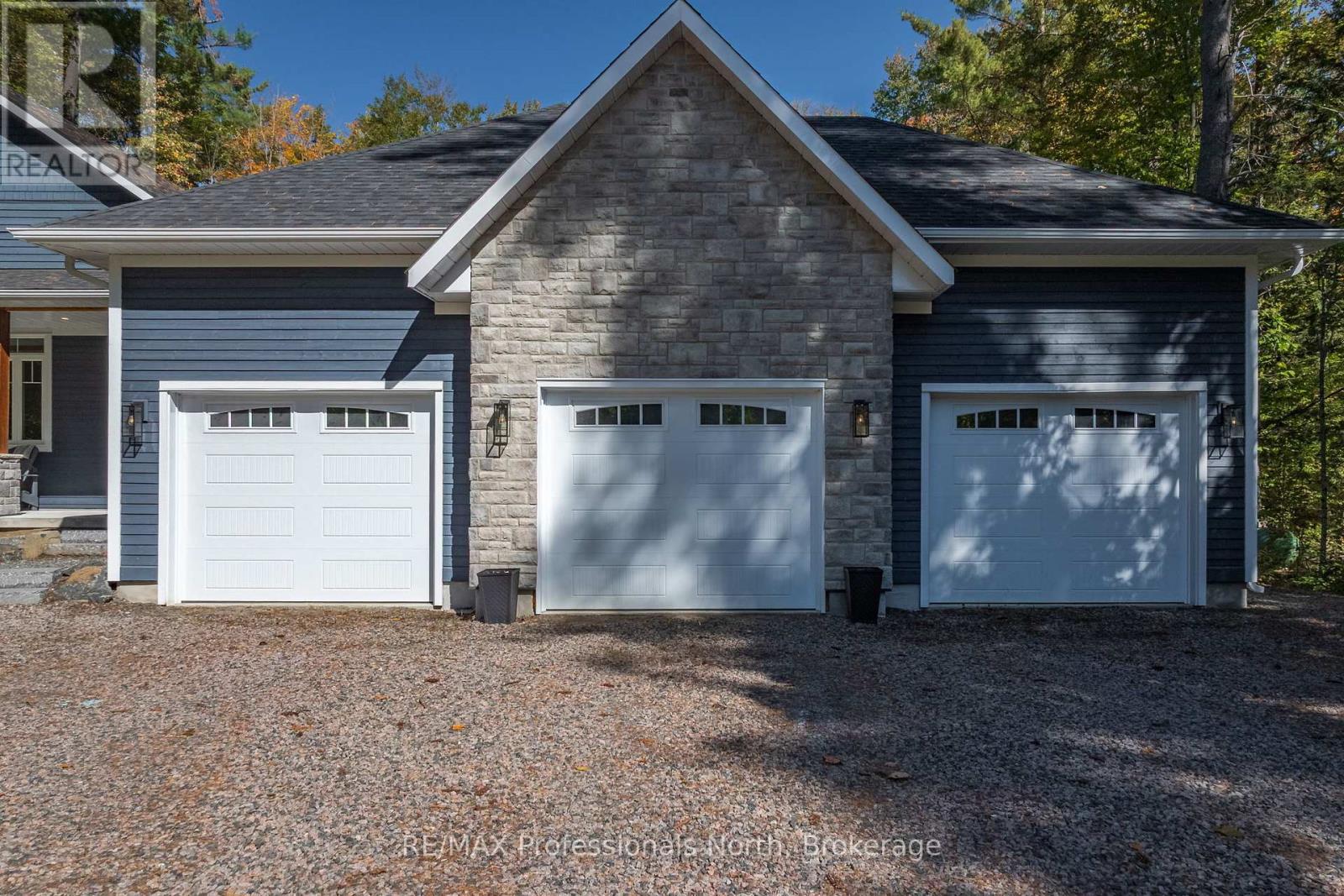 1034 Xavier Street, Gravenhurst, Ontario  P0E 1G0 - Photo 43 - X12437694