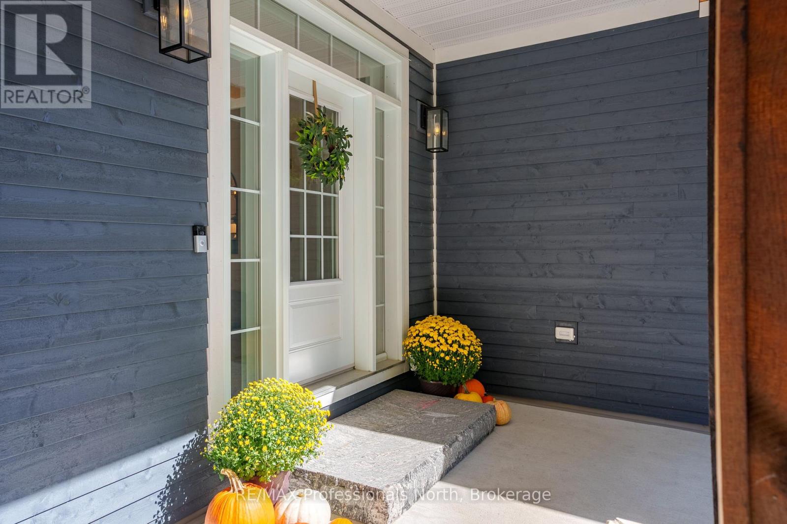 1034 Xavier Street, Gravenhurst, Ontario  P0E 1G0 - Photo 5 - X12437694