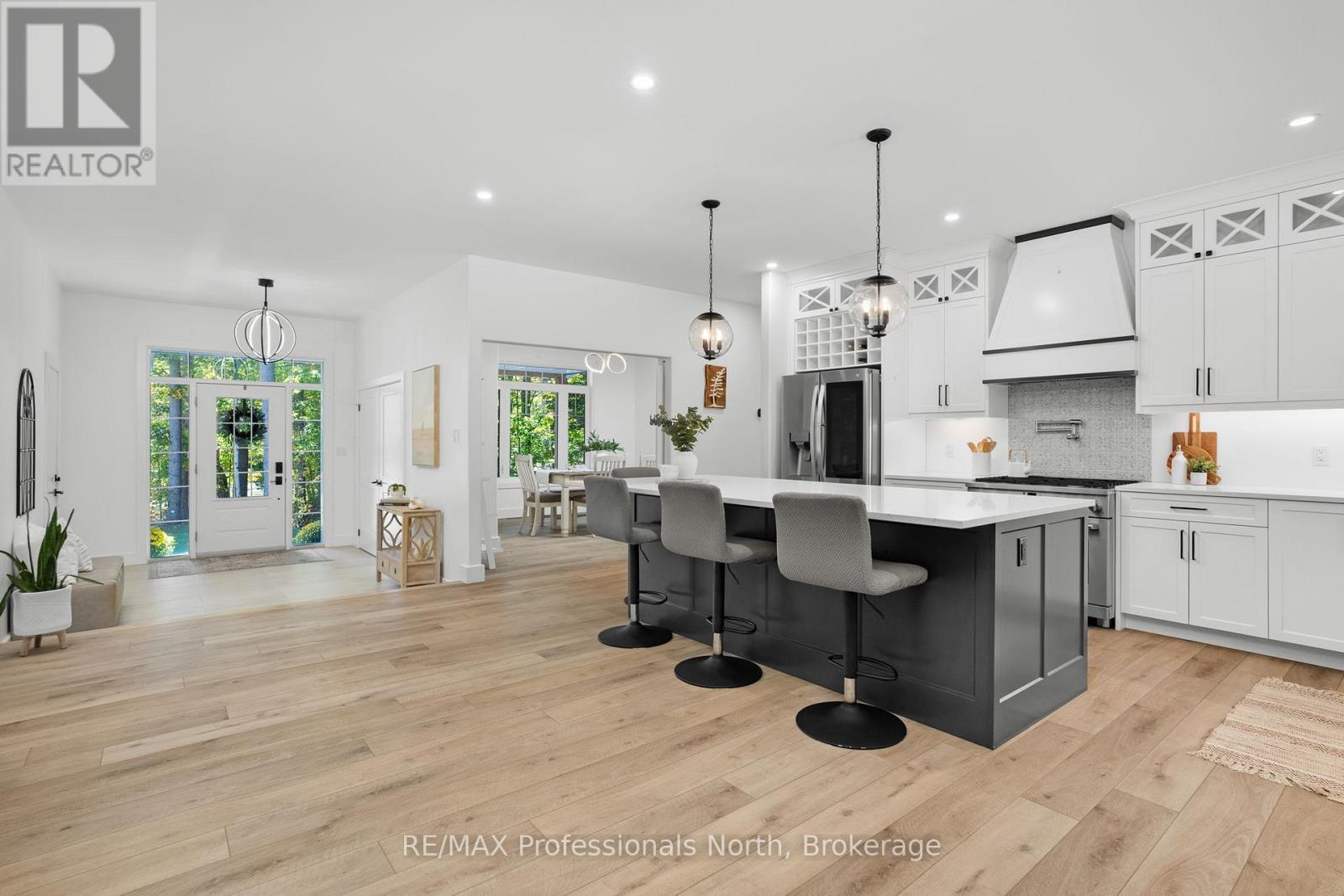 1034 Xavier Street, Gravenhurst, Ontario  P0E 1G0 - Photo 8 - X12437694