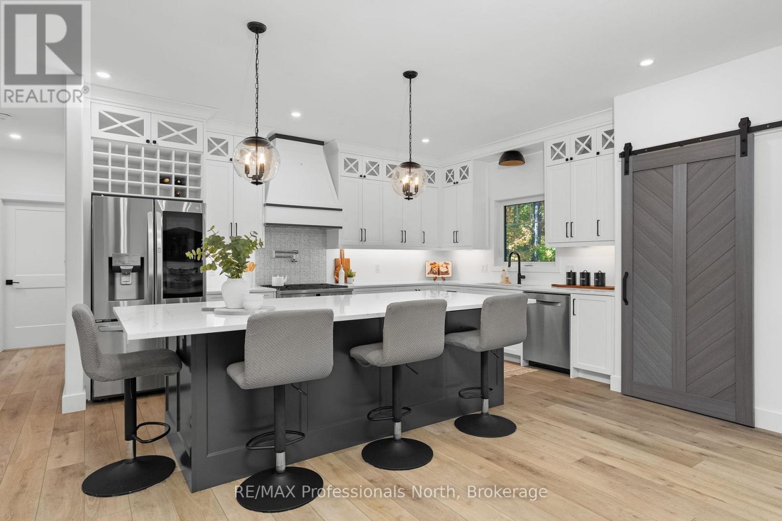 1034 Xavier Street, Gravenhurst, Ontario  P0E 1G0 - Photo 9 - X12437694