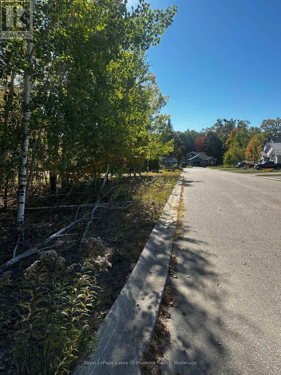 23 Freeland Drive, Gravenhurst, Ontario  P1P 1Z6 - Photo 2 - X12438149