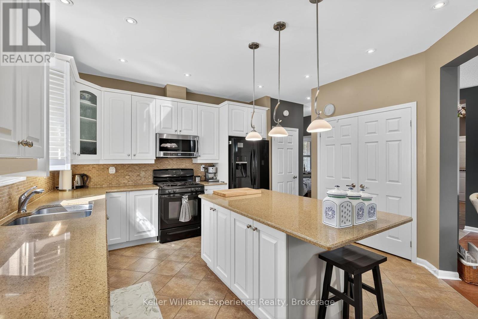 44 Fieldstream Chase, Bracebridge, Ontario  P1L 0B2 - Photo 10 - X12439312