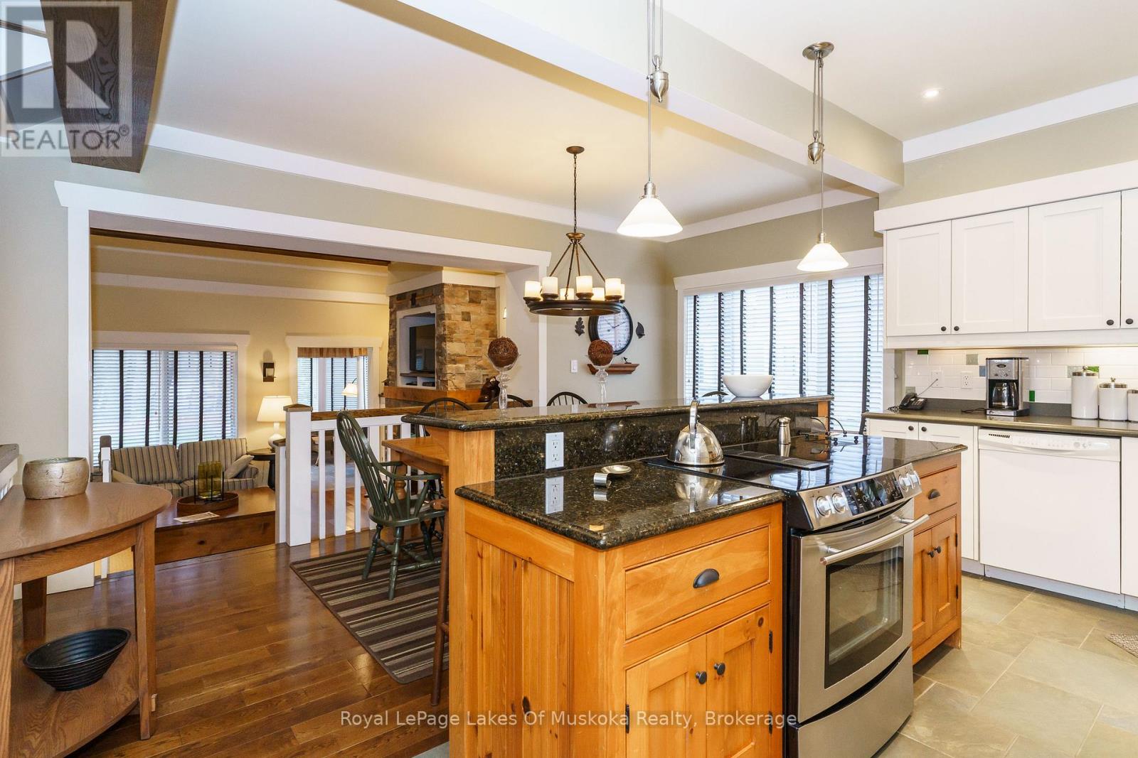 Villa 1, Week 7 - 1020 Birch Glen Road, Lake Of Bays, Ontario  P0B 1A0 - Photo 4 - X12440950