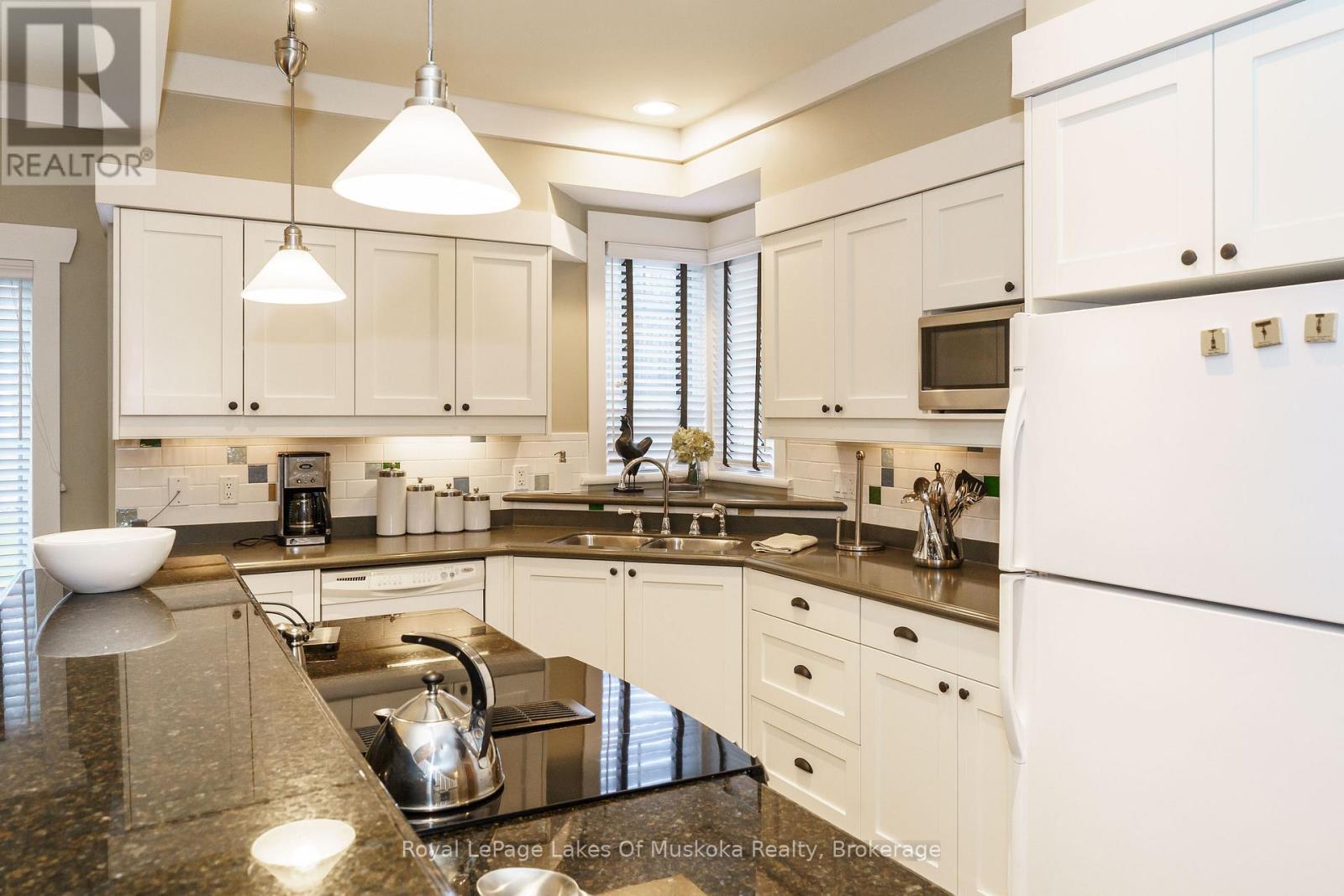 Villa 1, Week 7 - 1020 Birch Glen Road, Lake Of Bays, Ontario  P0B 1A0 - Photo 6 - X12440950