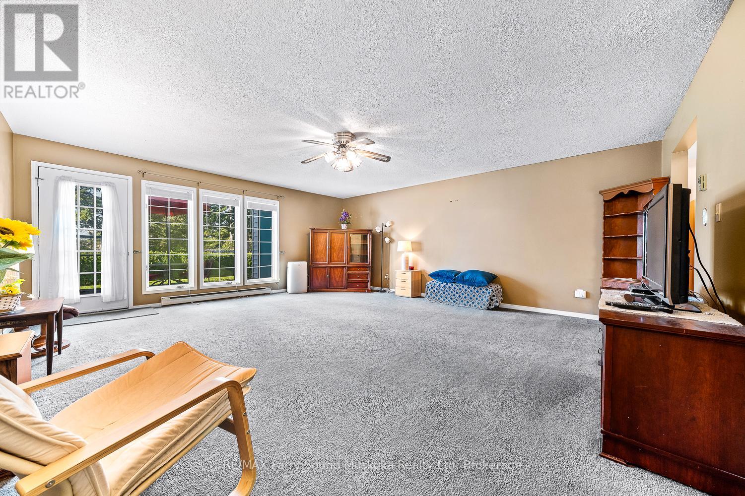 18 Georgian Bay Avenue, Parry Sound, Ontario  P2A 3B2 - Photo 11 - X12441257