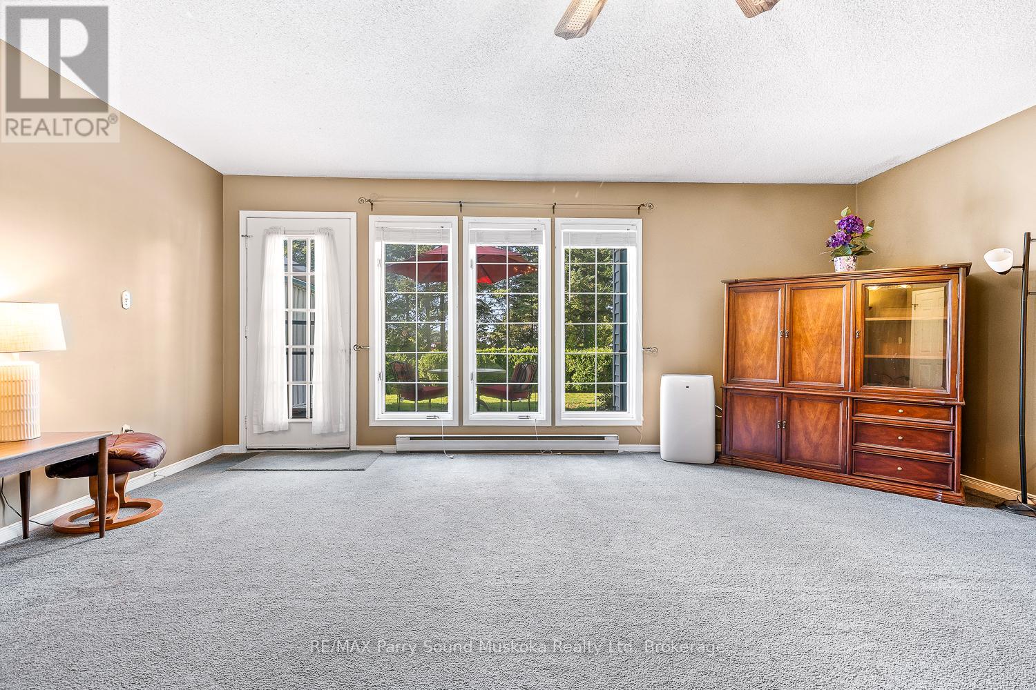 18 Georgian Bay Avenue, Parry Sound, Ontario  P2A 3B2 - Photo 14 - X12441257