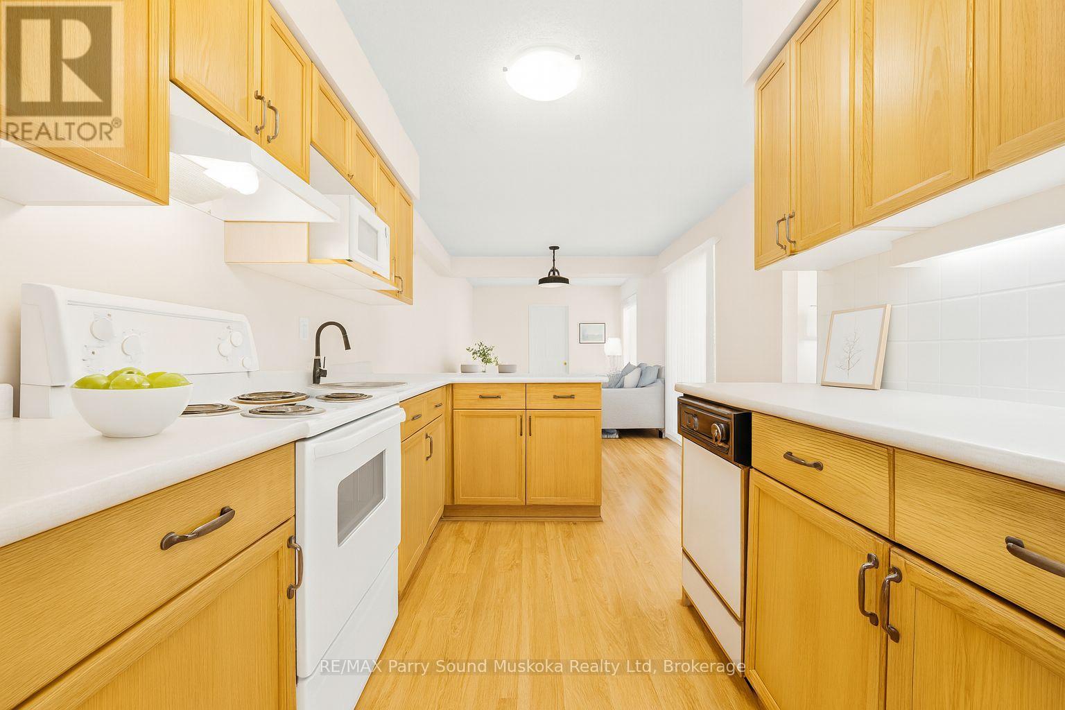 18 Georgian Bay Avenue, Parry Sound, Ontario  P2A 3B2 - Photo 18 - X12441257