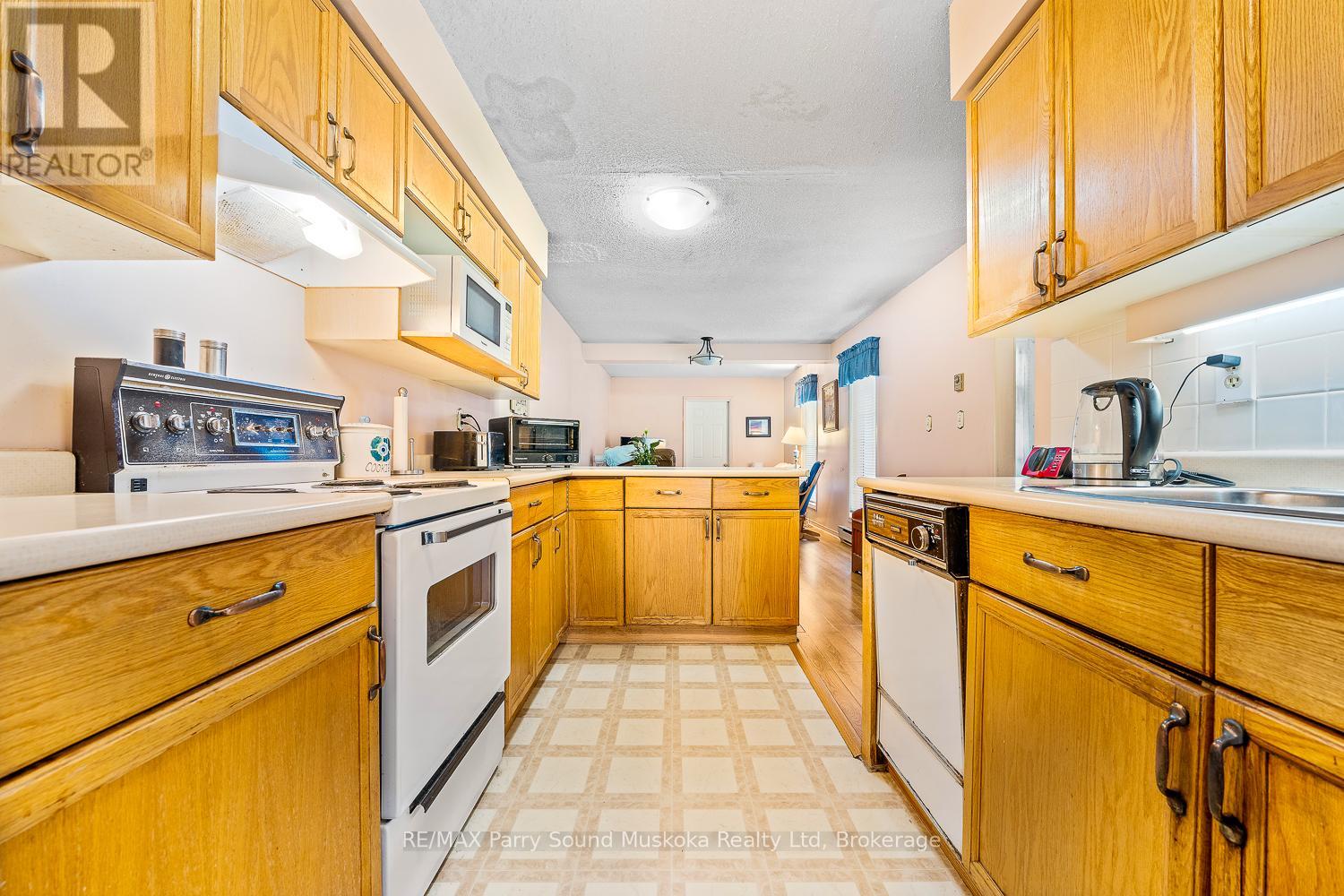 18 Georgian Bay Avenue, Parry Sound, Ontario  P2A 3B2 - Photo 19 - X12441257