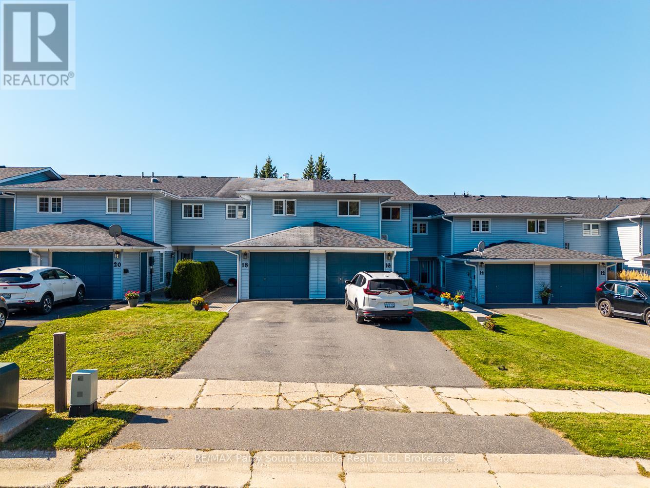 18 Georgian Bay Avenue, Parry Sound, Ontario  P2A 3B2 - Photo 2 - X12441257