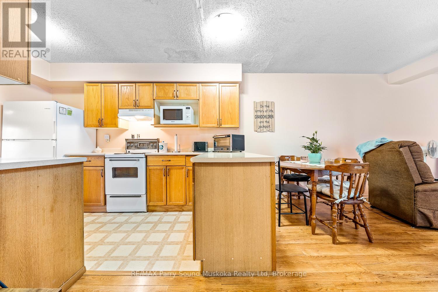 18 Georgian Bay Avenue, Parry Sound, Ontario  P2A 3B2 - Photo 23 - X12441257