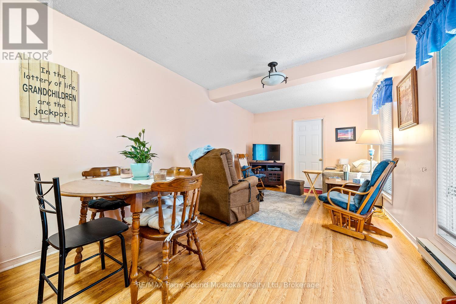 18 Georgian Bay Avenue, Parry Sound, Ontario  P2A 3B2 - Photo 24 - X12441257