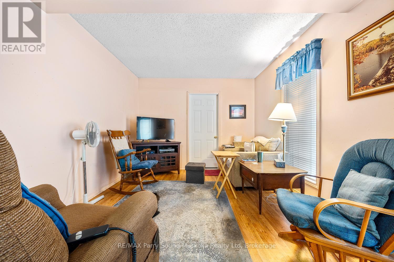 18 Georgian Bay Avenue, Parry Sound, Ontario  P2A 3B2 - Photo 27 - X12441257