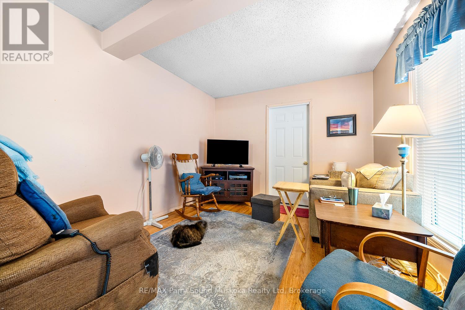 18 Georgian Bay Avenue, Parry Sound, Ontario  P2A 3B2 - Photo 28 - X12441257