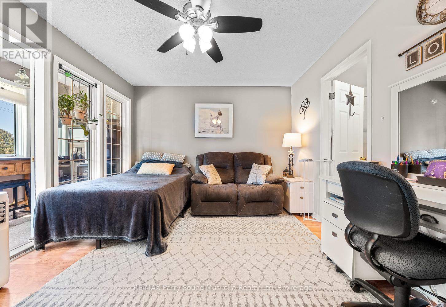 18 Georgian Bay Avenue, Parry Sound, Ontario  P2A 3B2 - Photo 31 - X12441257