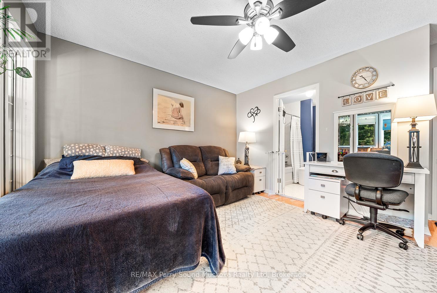 18 Georgian Bay Avenue, Parry Sound, Ontario  P2A 3B2 - Photo 33 - X12441257