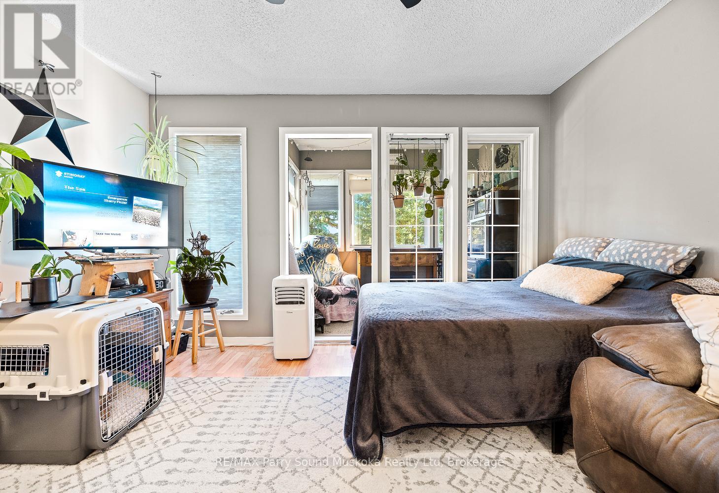 18 Georgian Bay Avenue, Parry Sound, Ontario  P2A 3B2 - Photo 34 - X12441257