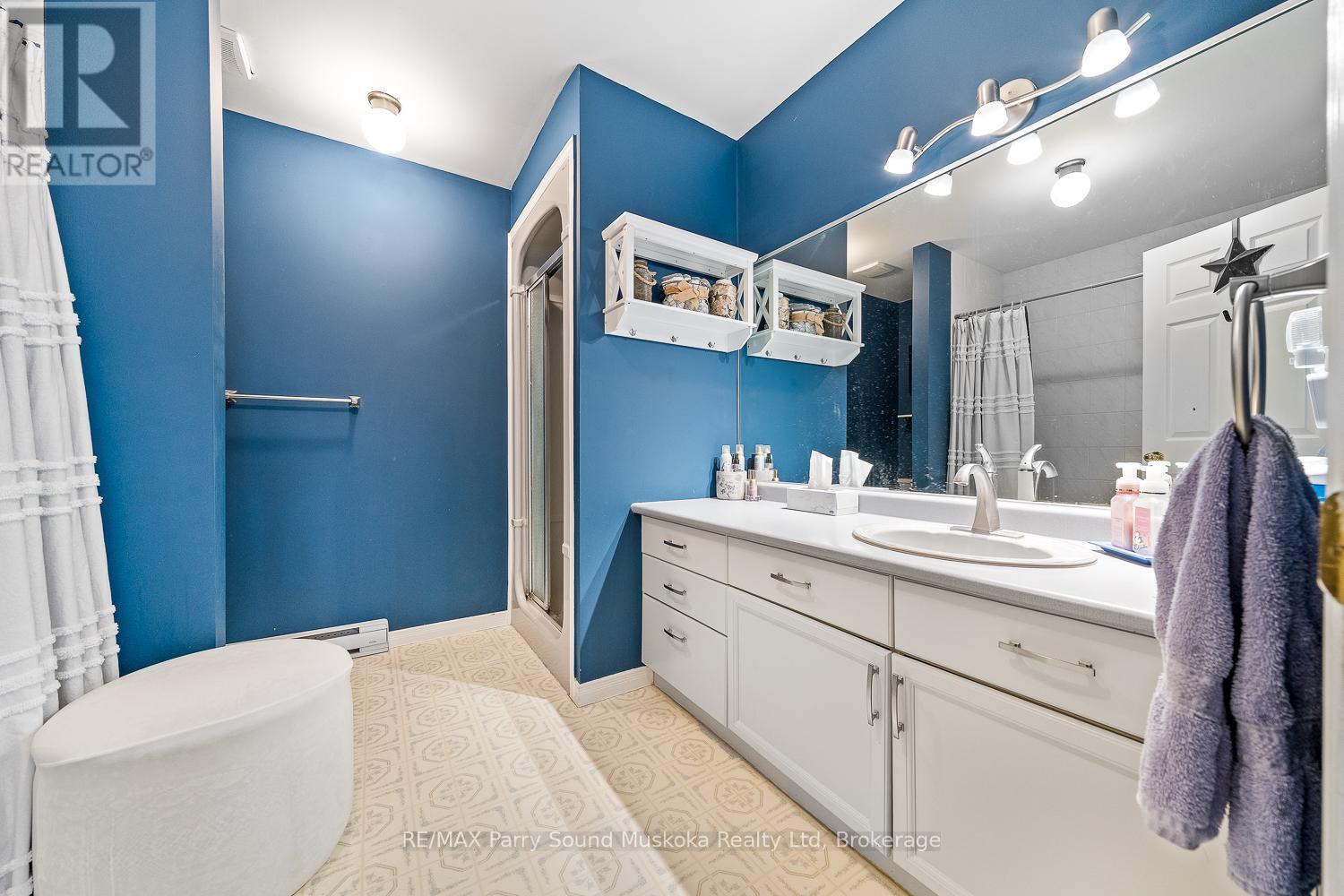 18 Georgian Bay Avenue, Parry Sound, Ontario  P2A 3B2 - Photo 36 - X12441257