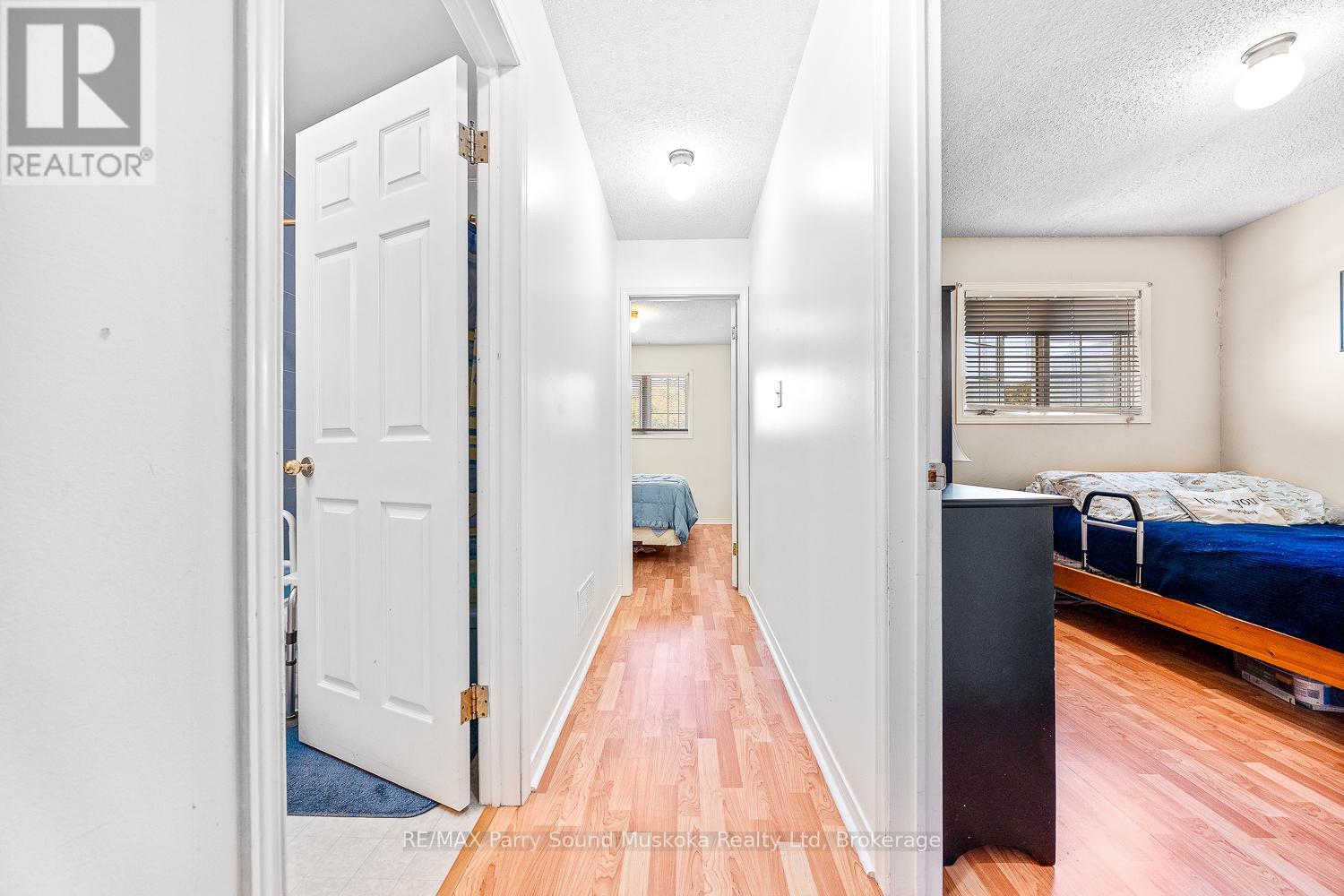 18 Georgian Bay Avenue, Parry Sound, Ontario  P2A 3B2 - Photo 38 - X12441257