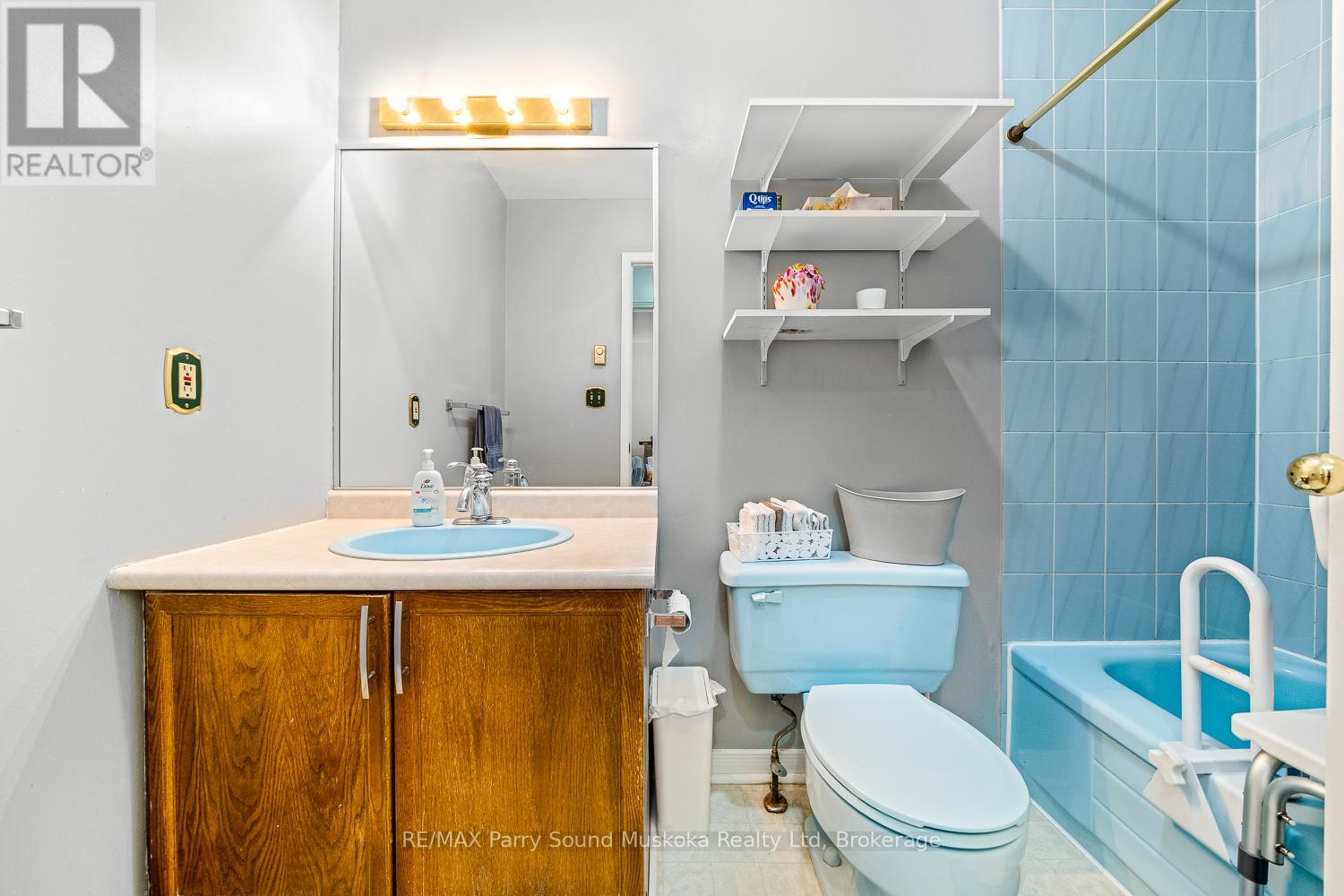 18 Georgian Bay Avenue, Parry Sound, Ontario  P2A 3B2 - Photo 41 - X12441257