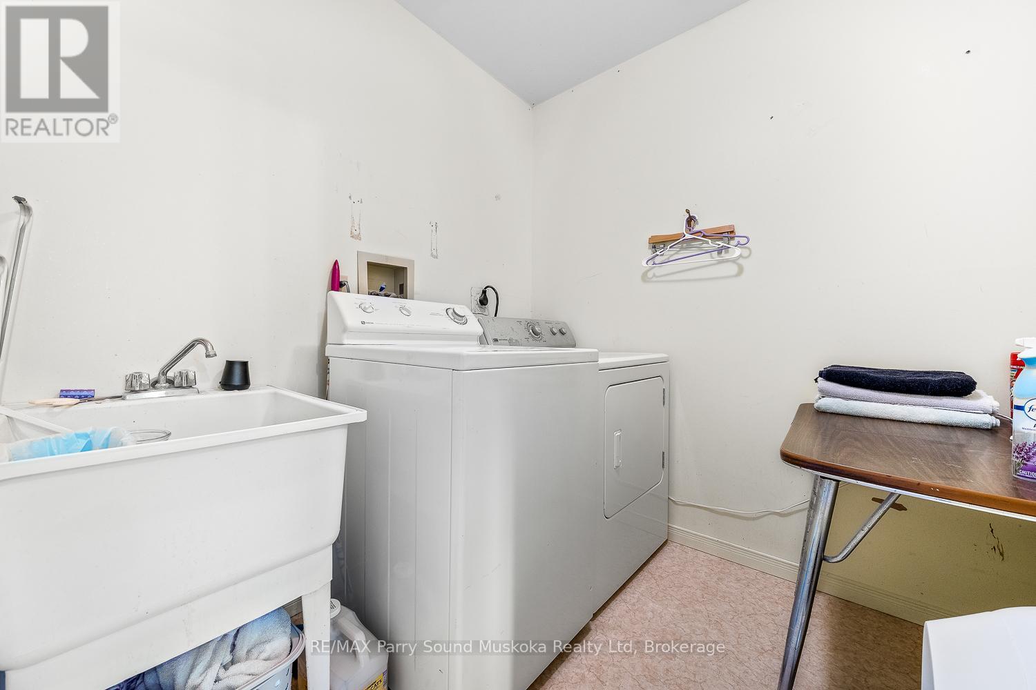 18 Georgian Bay Avenue, Parry Sound, Ontario  P2A 3B2 - Photo 42 - X12441257