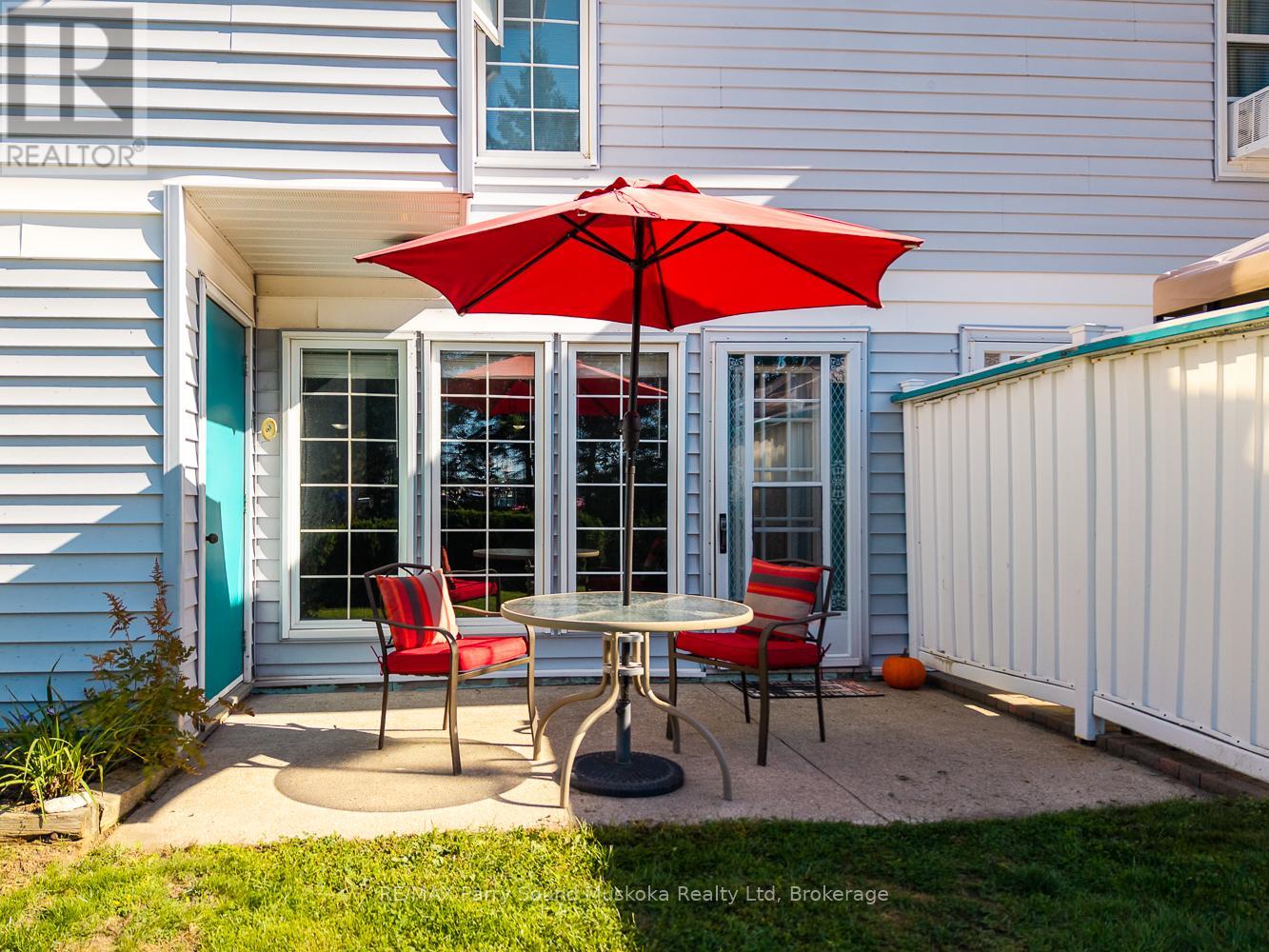 18 Georgian Bay Avenue, Parry Sound, Ontario  P2A 3B2 - Photo 6 - X12441257