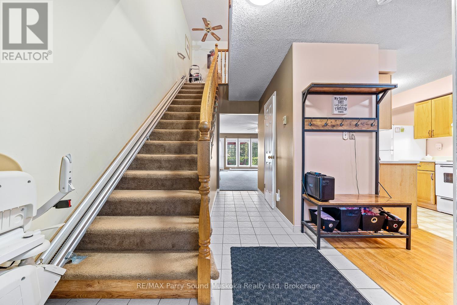 18 Georgian Bay Avenue, Parry Sound, Ontario  P2A 3B2 - Photo 9 - X12441257