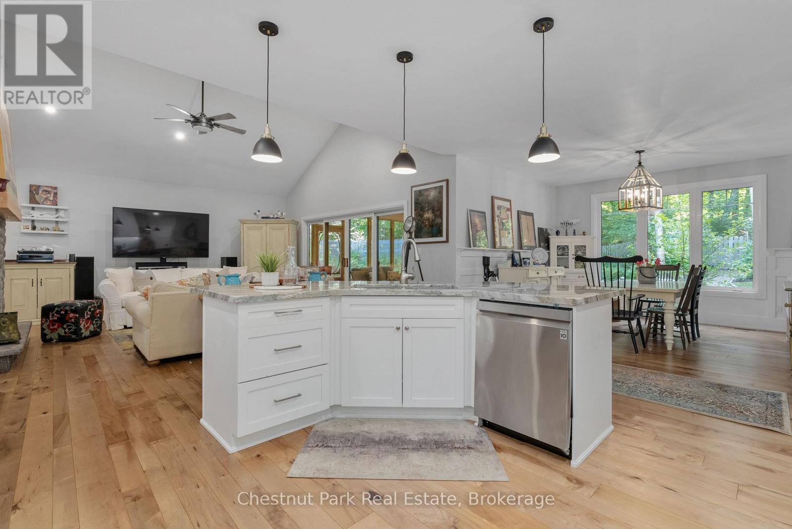 170 Springfield Road, Huntsville, Ontario  P1H 0H8 - Photo 17 - X12442339