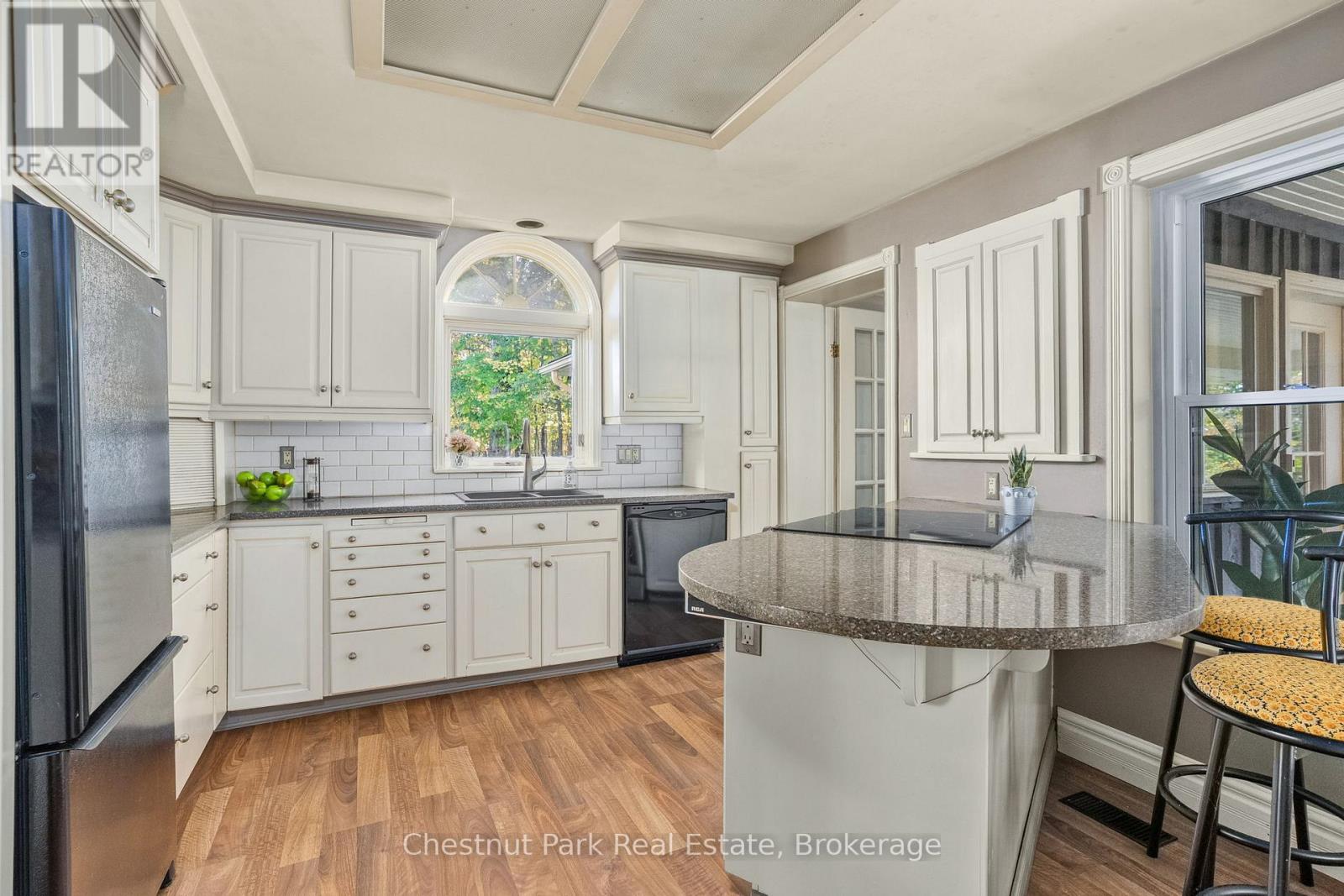 2360 60 Highway, Lake Of Bays, Ontario  P1H 2E5 - Photo 17 - X12443768