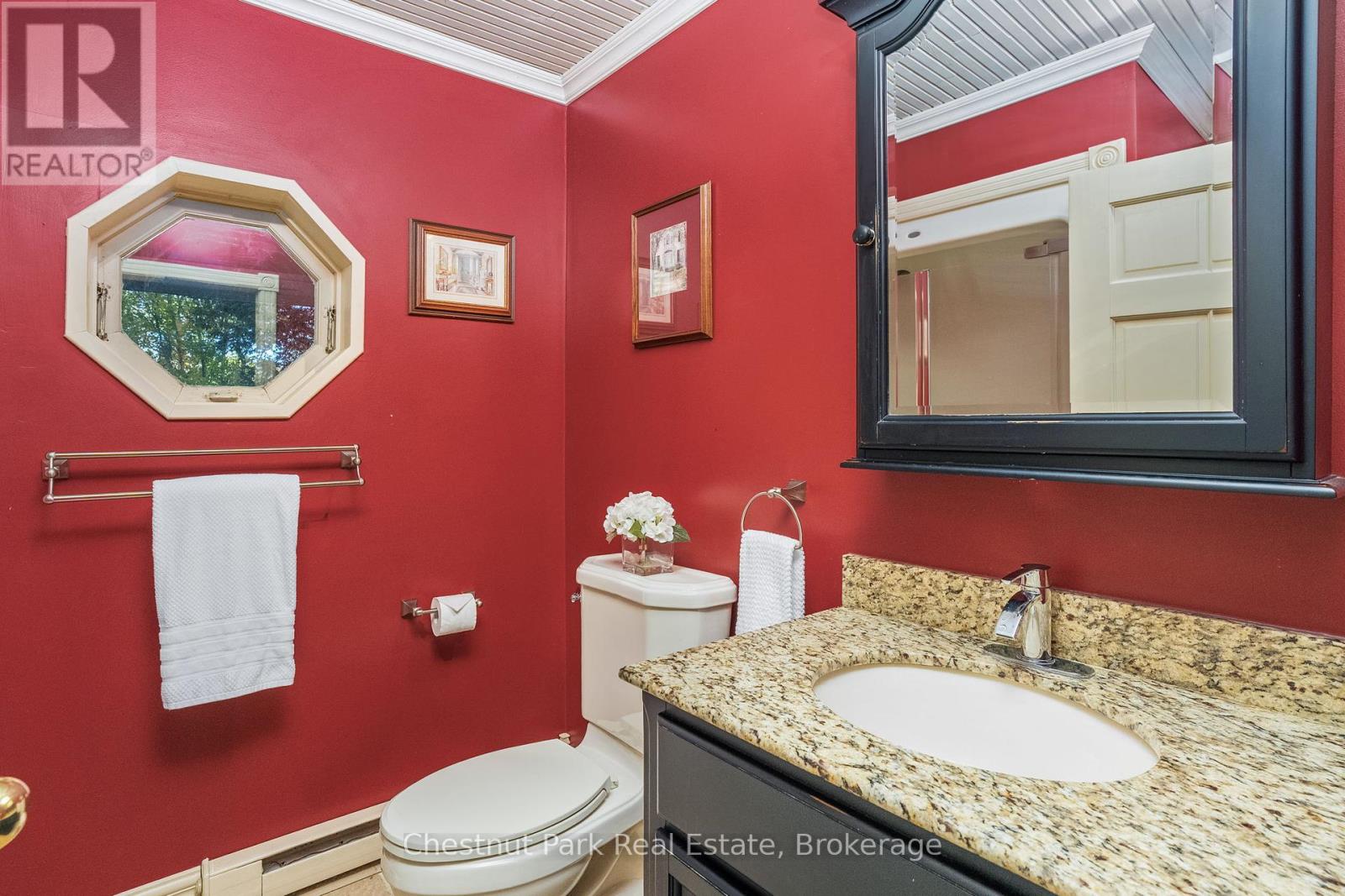 2360 60 Highway, Lake Of Bays, Ontario  P1H 2E5 - Photo 25 - X12443768