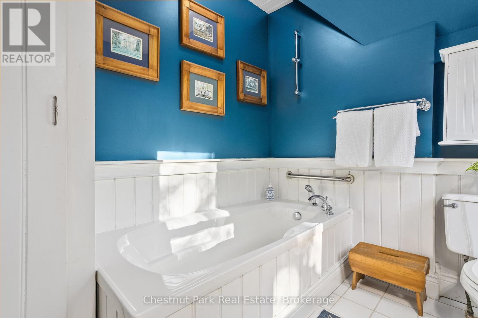 2360 60 Highway, Lake Of Bays, Ontario  P1H 2E5 - Photo 28 - X12443768