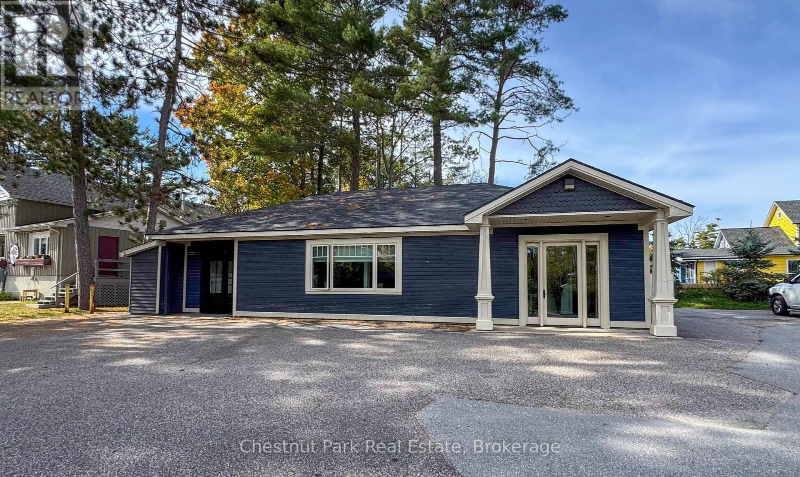 1004 Maple Street, Muskoka Lakes, Ontario  P0C 1A0 - Photo 1 - X12444403