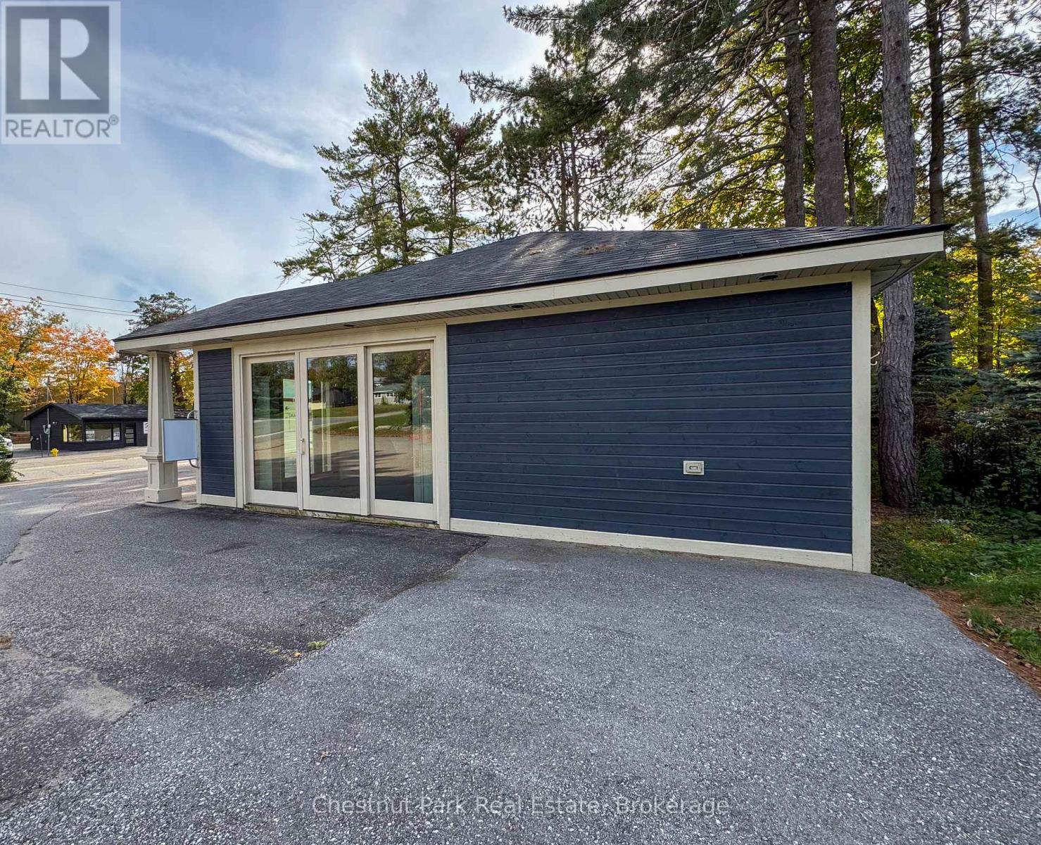 1004 Maple Street, Muskoka Lakes, Ontario  P0C 1A0 - Photo 2 - X12444403