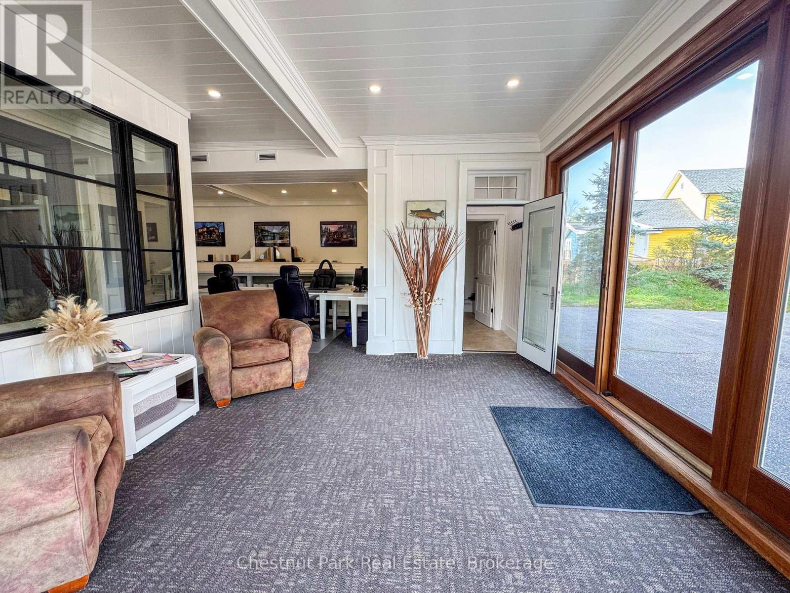 1004 Maple Street, Muskoka Lakes, Ontario  P0C 1A0 - Photo 5 - X12444403