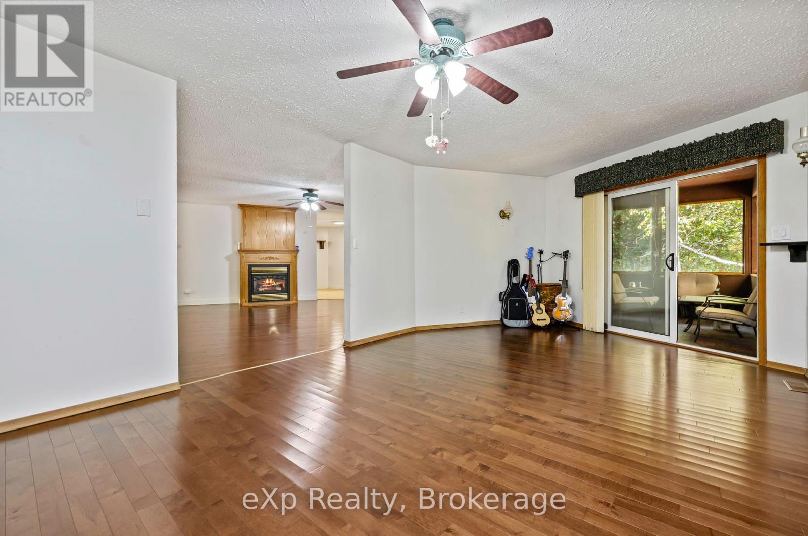 18 Kristen Heights, Parry Sound, Ontario  P2A 2Z6 - Photo 10 - X12444974